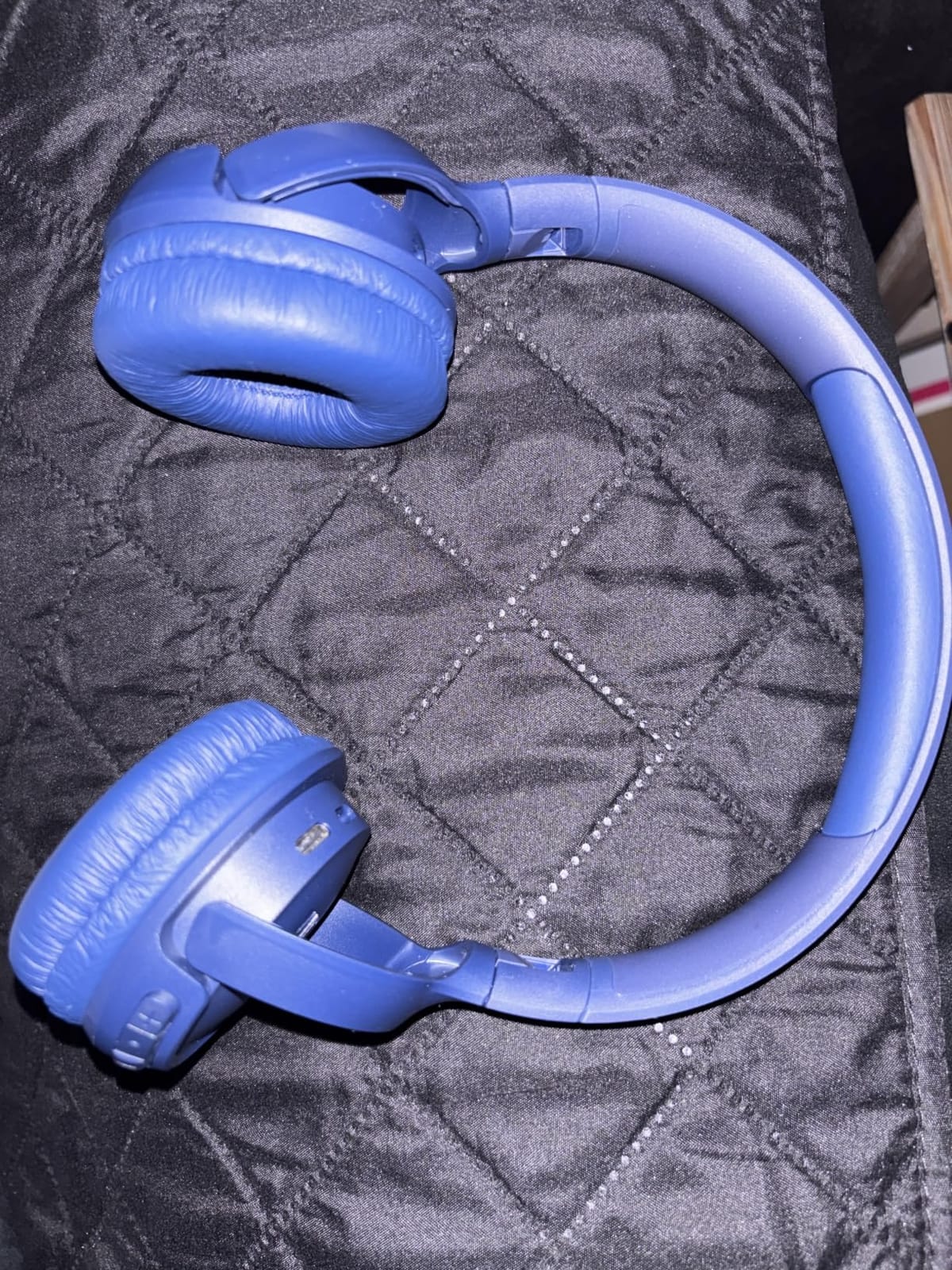 JBL Tune 510BT - Bluetooth headphones with up to 40 hours battery, microphone for call, foldable and comfortable, Android and iOs compatible (Black) customer photo 2