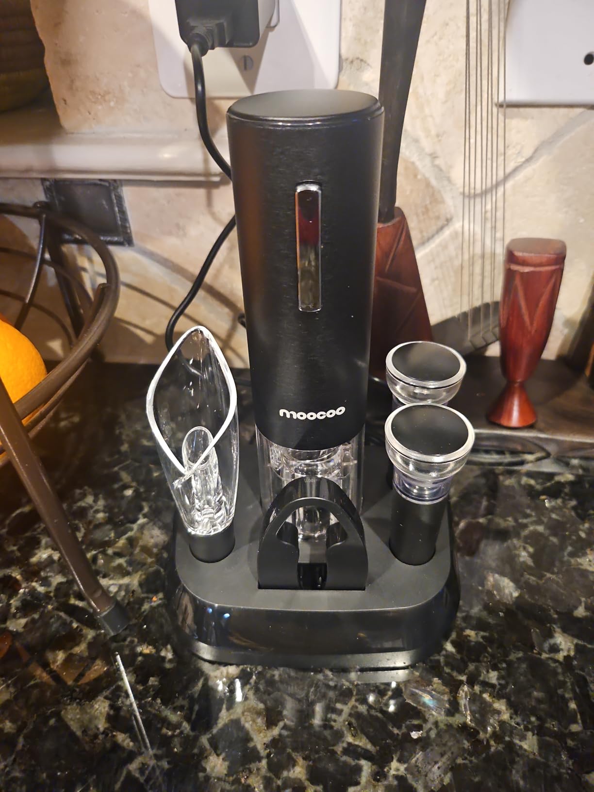 Moocoo Electric Wine Opener with Charging Base, Cordless Electric Wine Bottle Opener with 2-in-1 Aerator &Pourer, Foil Cutter, 2 Vacuum Preservation Stoppers, Display Charging Station for Easy Storage customer photo 1