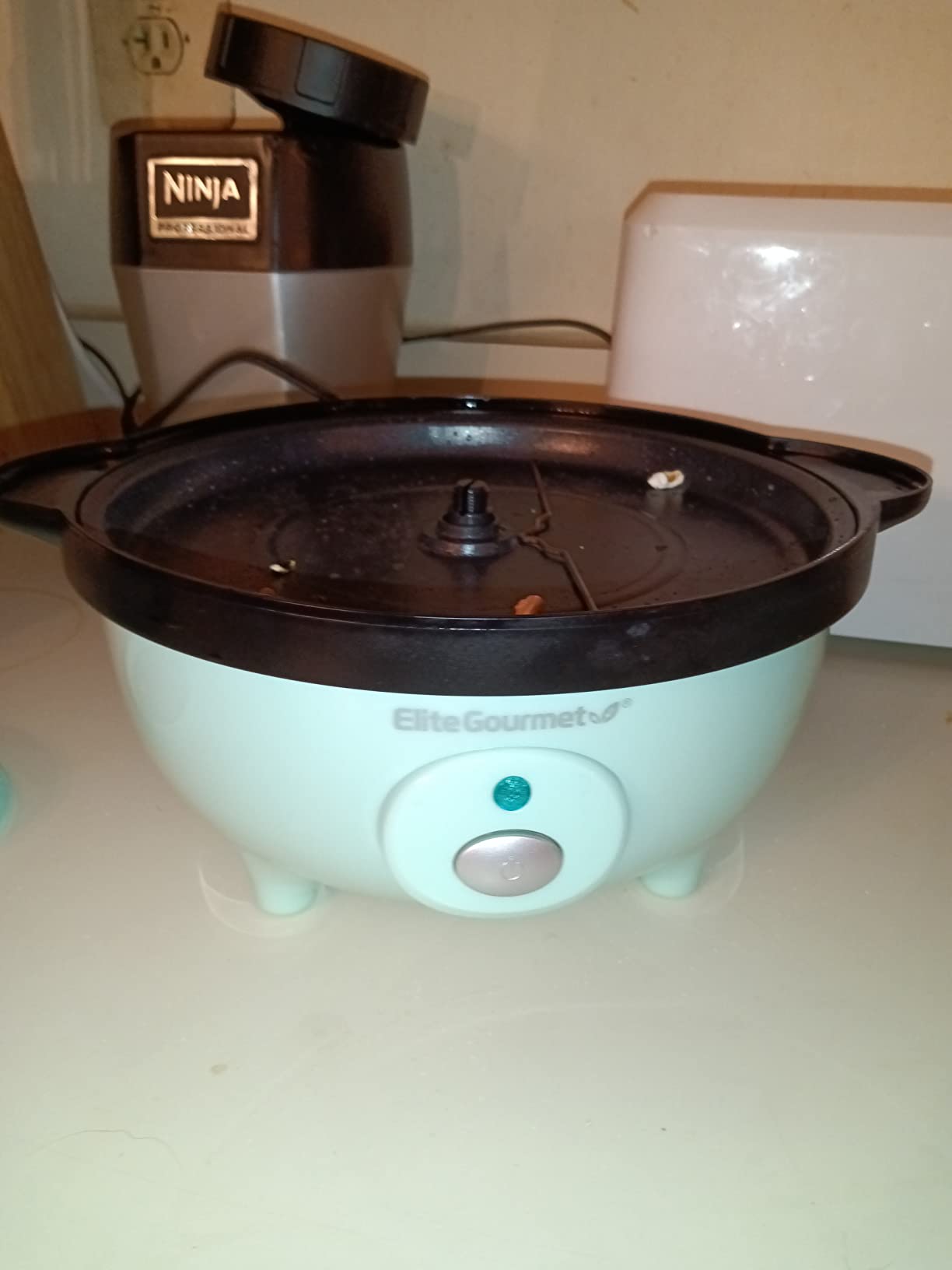 Elite Gourmet EPM330R Stirring Ceramic Nonstick 12 Cup Popcorn Maker, Red customer photo 2