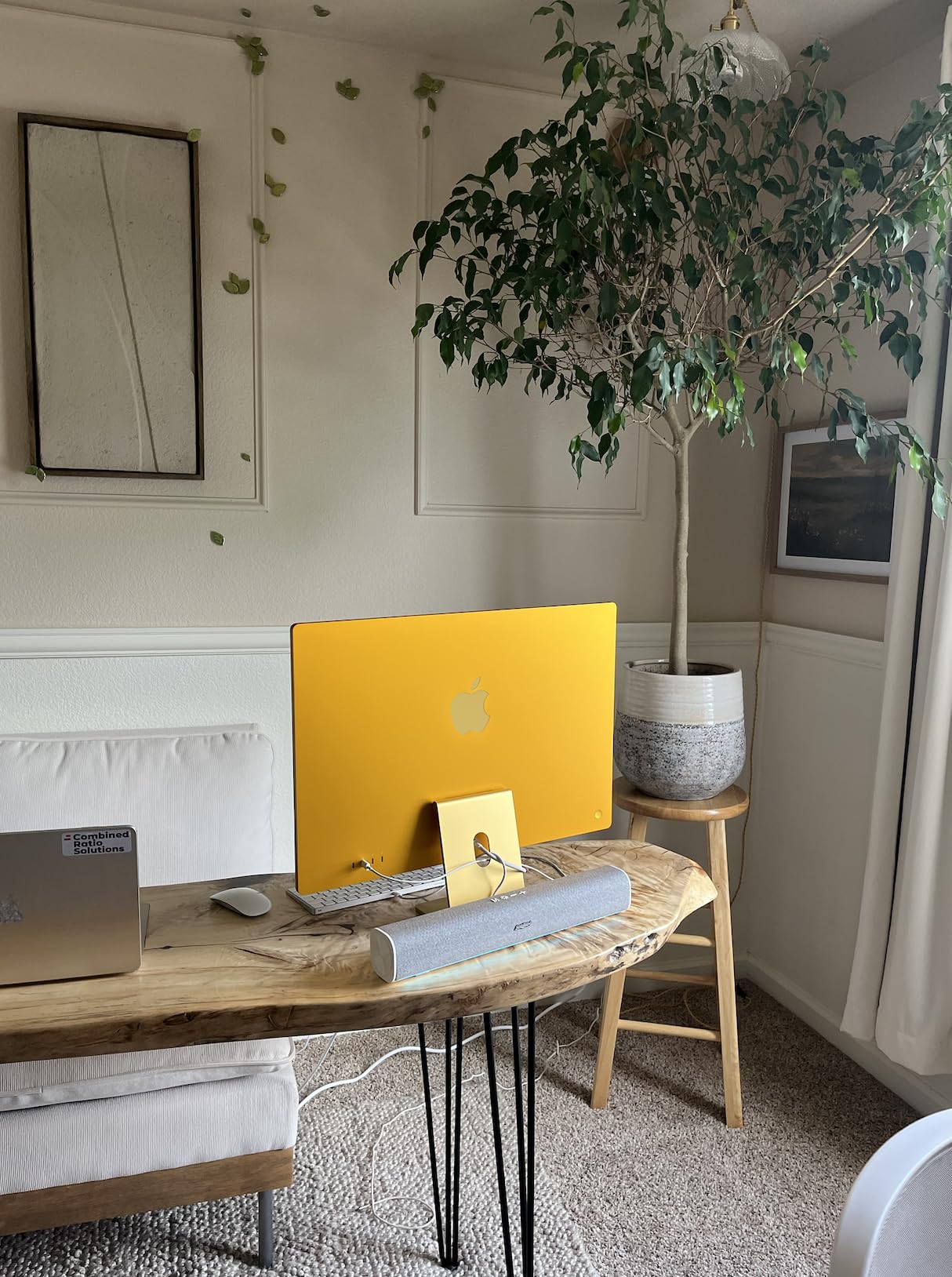 2021 Apple iMac with Apple M1 Chip with 8-core CPU (24-inch, 8GB RAM, 256GB SSD Storage) (QWERTY English) Silver (Renewed) customer photo 2
