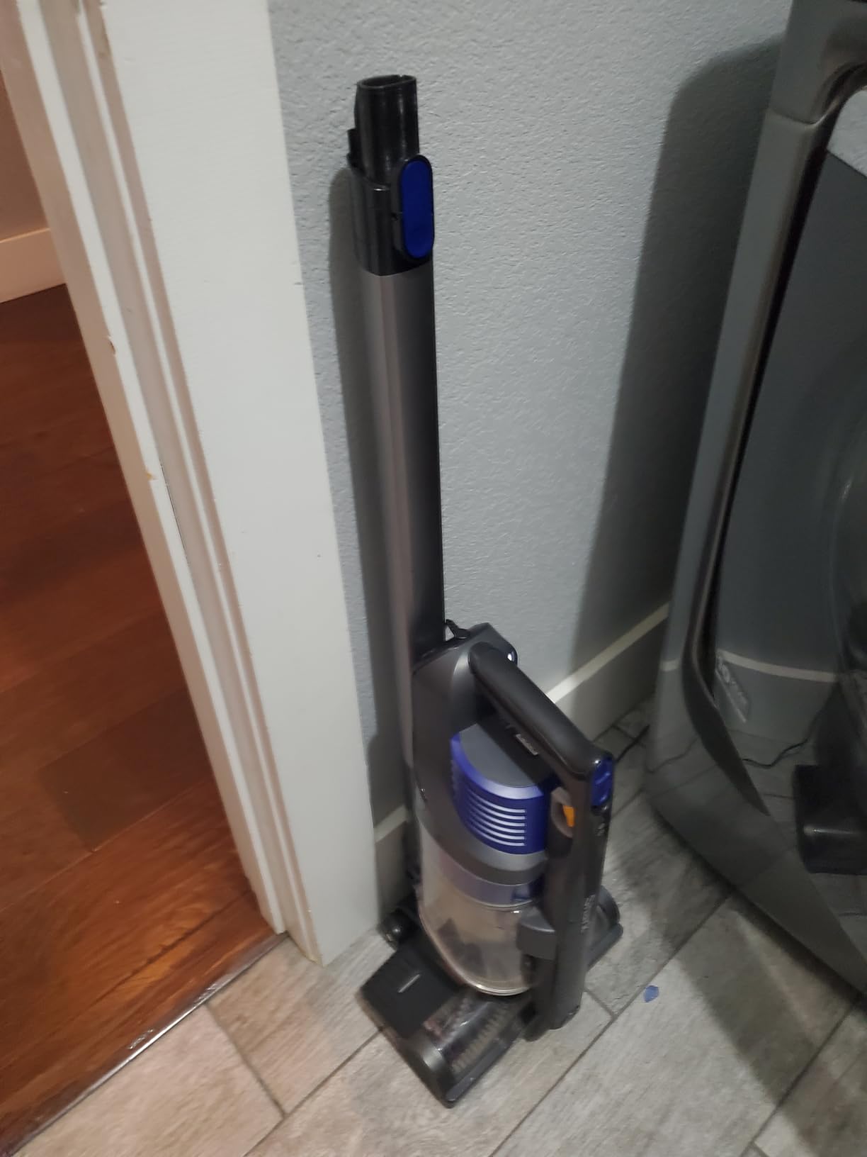 Shark Cordless Vertex Pro Lightweight Cordless Stick Vacuum, Red, IZ662H customer photo 2