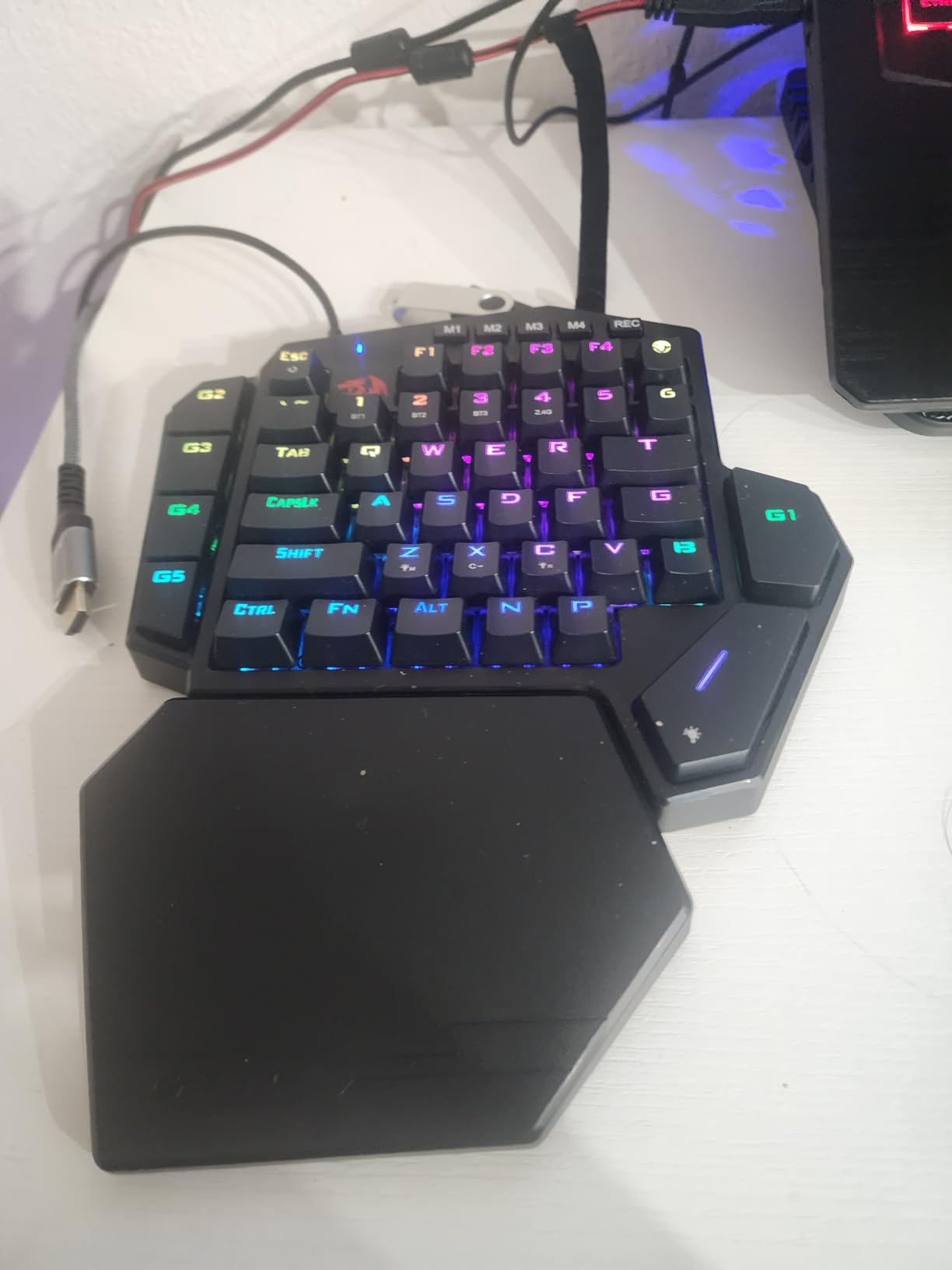 Redragon K585 PRO Wireless One-Handed RGB Gaming Keypad, 42-Key Layout customer photo 1