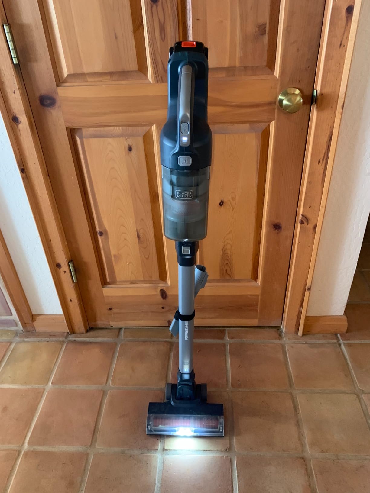 BLACK+DECKER POWERSERIES 20V MAX Cordless Stick Vacuum Cleaner, Household Vacuum Cleaners for Hardwood Floors and Carpet, LED Lights, Detachable, Anti-Tangle, Lightweight, Bagless (BHFEA18D1) customer photo 2