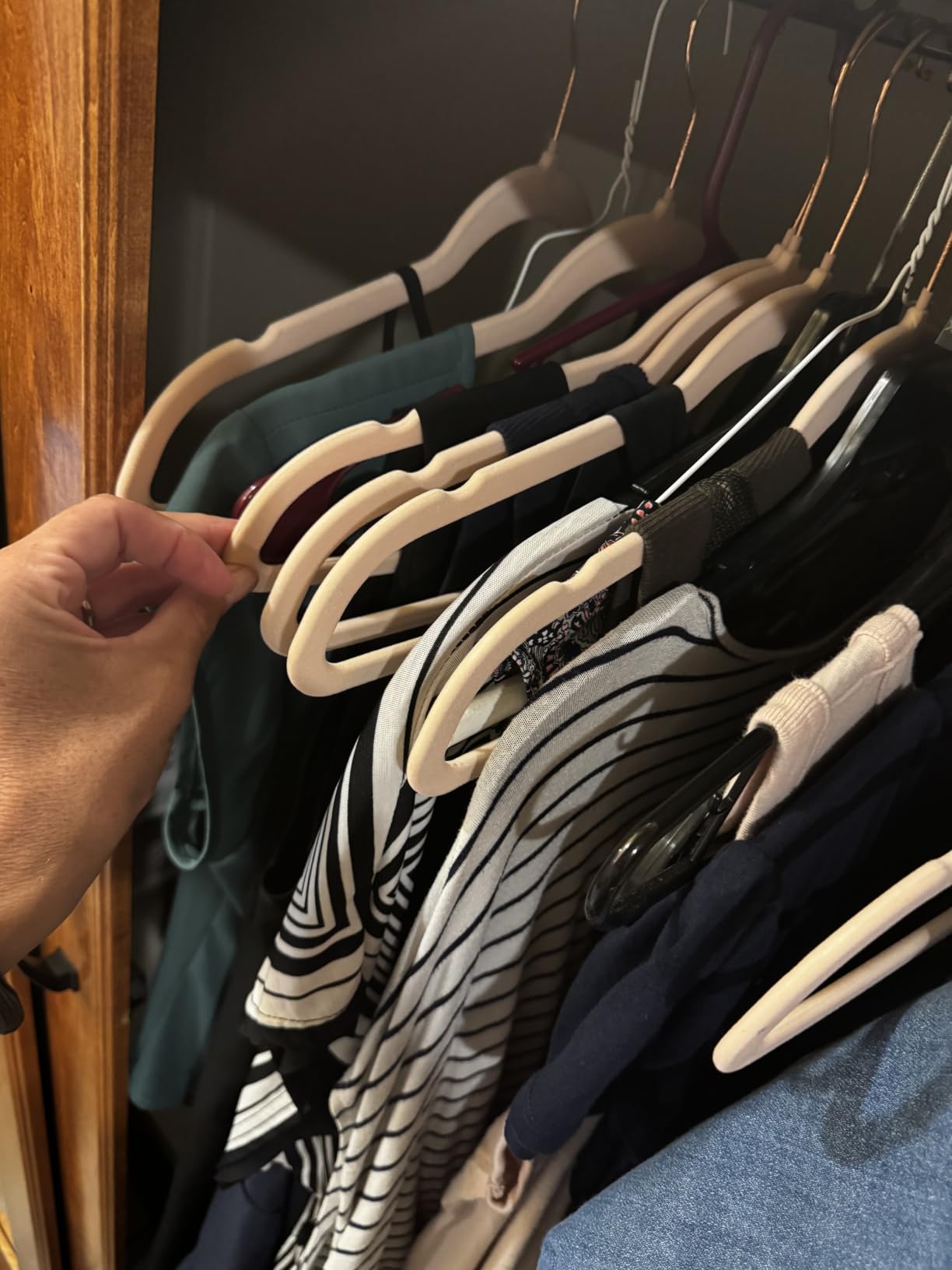 Amazon Basics Space Saving Slim Velvet Non-Slip Suit Clothes Hangers, Sturdy Construction, Closet Organizer, Pack of 50, Blush Pink/Rose Gold customer photo 1