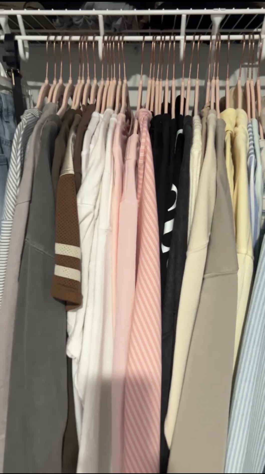 Amazon Basics Space Saving Slim Velvet Non-Slip Suit Clothes Hangers, Sturdy Construction, Closet Organizer, Pack of 50, Blush Pink/Rose Gold customer photo 2