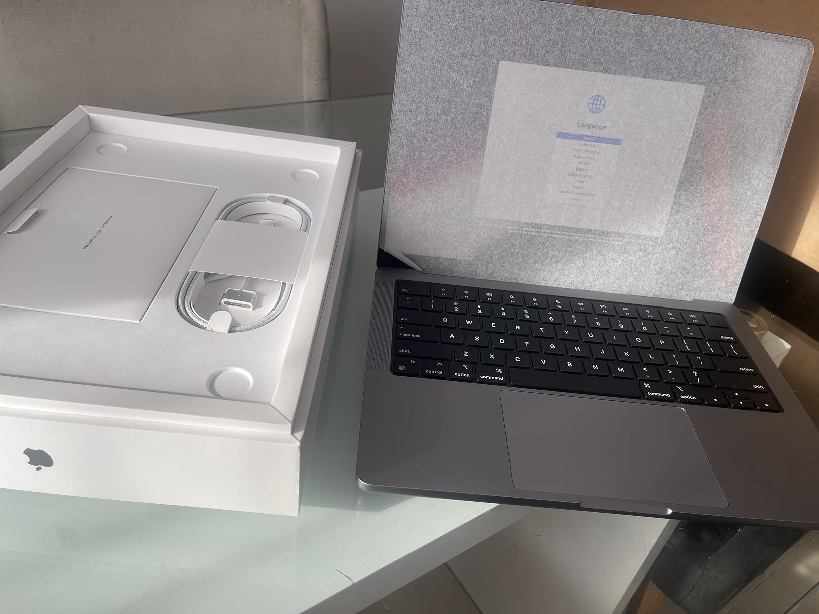 2021 Apple MacBook Pro (14-inch, M1 Pro chip with 10‑core CPU and 16‑core GPU, 16GB RAM, 1TB SSD) - Silver customer photo 1