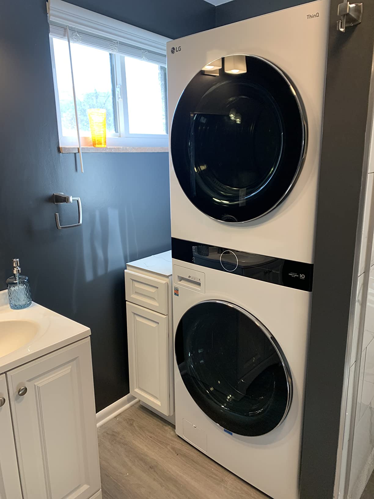 LG WashTower Stacked Smart Laundry Center 4.5 Cu.Ft. Front Load Washer Fully Automatic & 7.4 Cu.Ft. Gas Dryer in Black Steel w/Steam WKGX201HBA customer photo 1