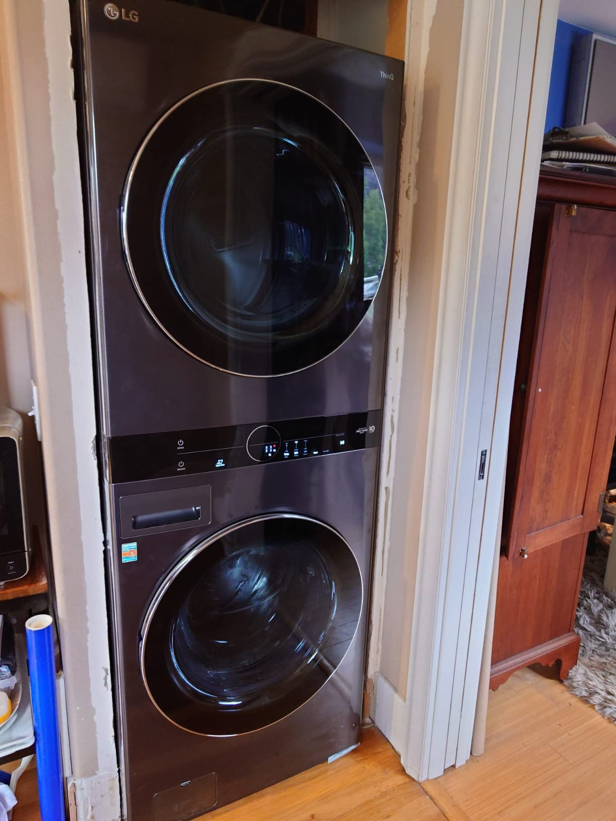 LG WashTower Stacked Smart Laundry Center 4.5 Cu.Ft. Front Load Washer Fully Automatic & 7.4 Cu.Ft. Gas Dryer in Black Steel w/Steam WKGX201HBA customer photo 2