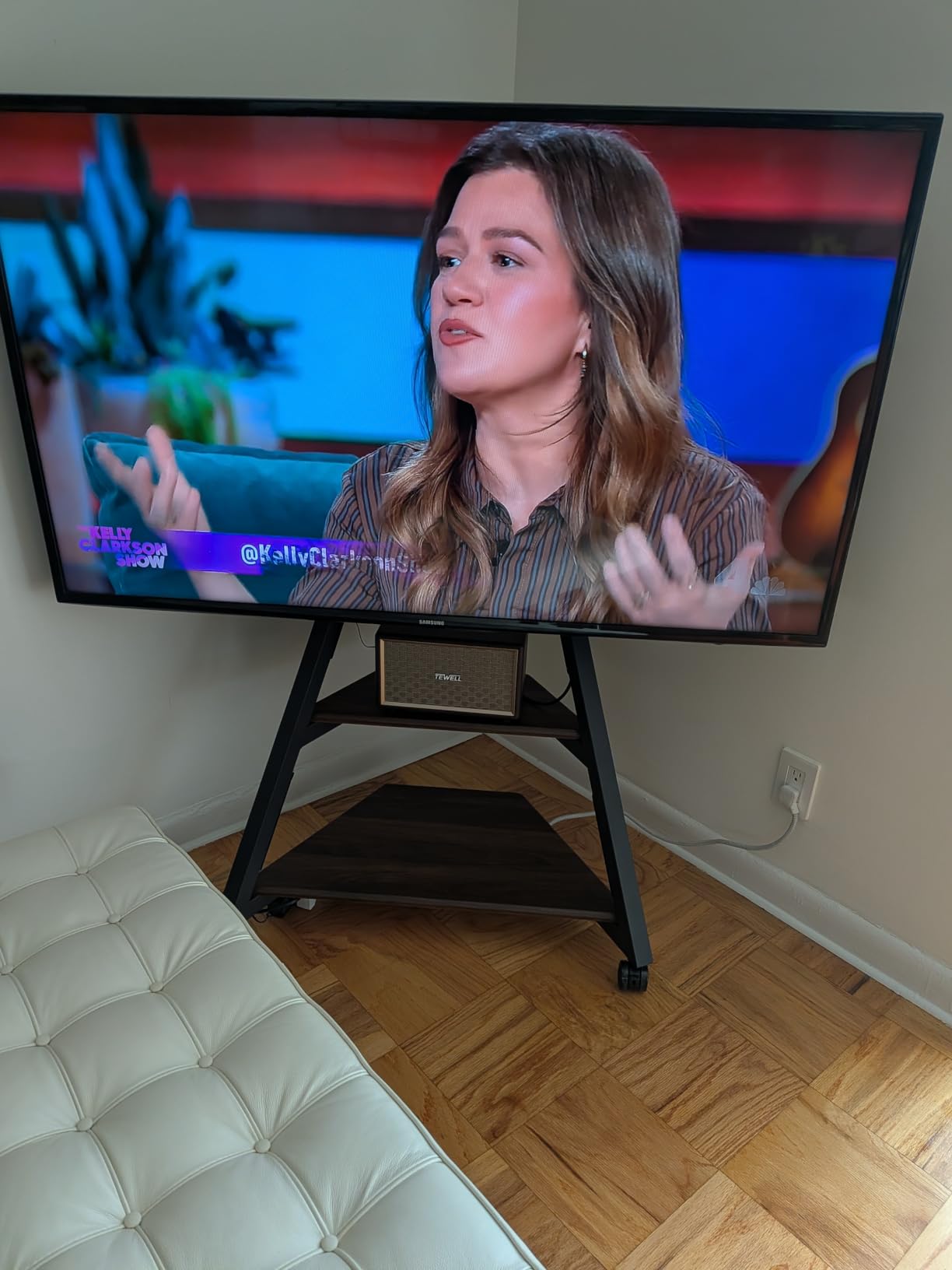 FITUEYES Corner TV Stand for 32-65 Inch TVs with Cable Management, Walnut customer photo 2
