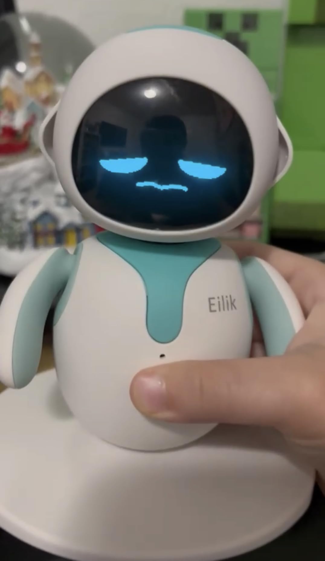 ENERGIZE LAB Eilik –Your Desktop Companion Full of Personality with Expressive Animations & Reactions, Touch-Responsive Play, Mini Games, Robot for Adults & Kids customer photo 2