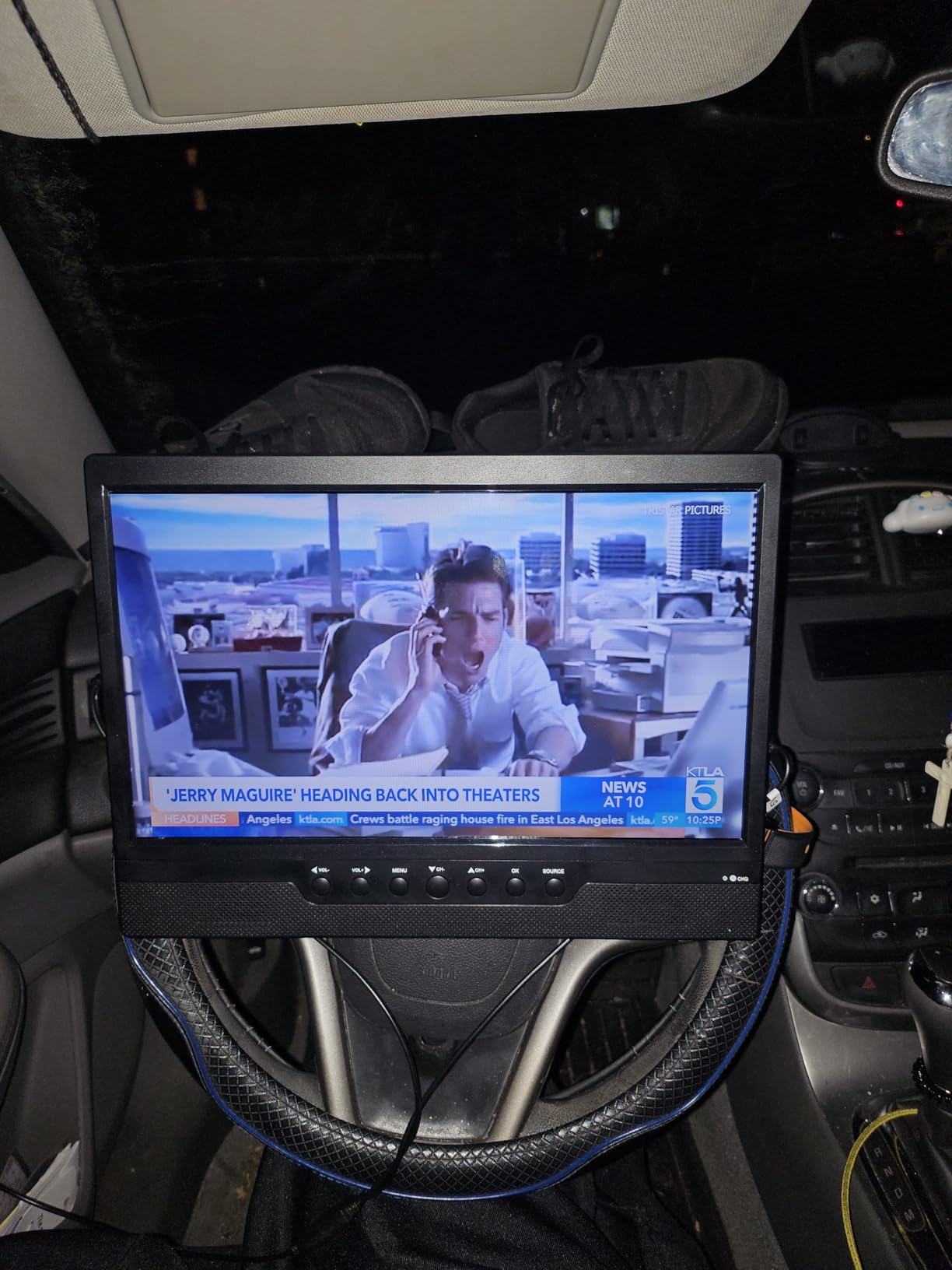 othoig 14 Inch Portable Rechargeable TV with Built-in Battery, Small HD TV, ATSC Digital Tuner, HDMI/USB/AV in, Stereo Speakers, Remote, AC Adapter & 12V Car Charger for RV, Camping & Travel customer photo 1