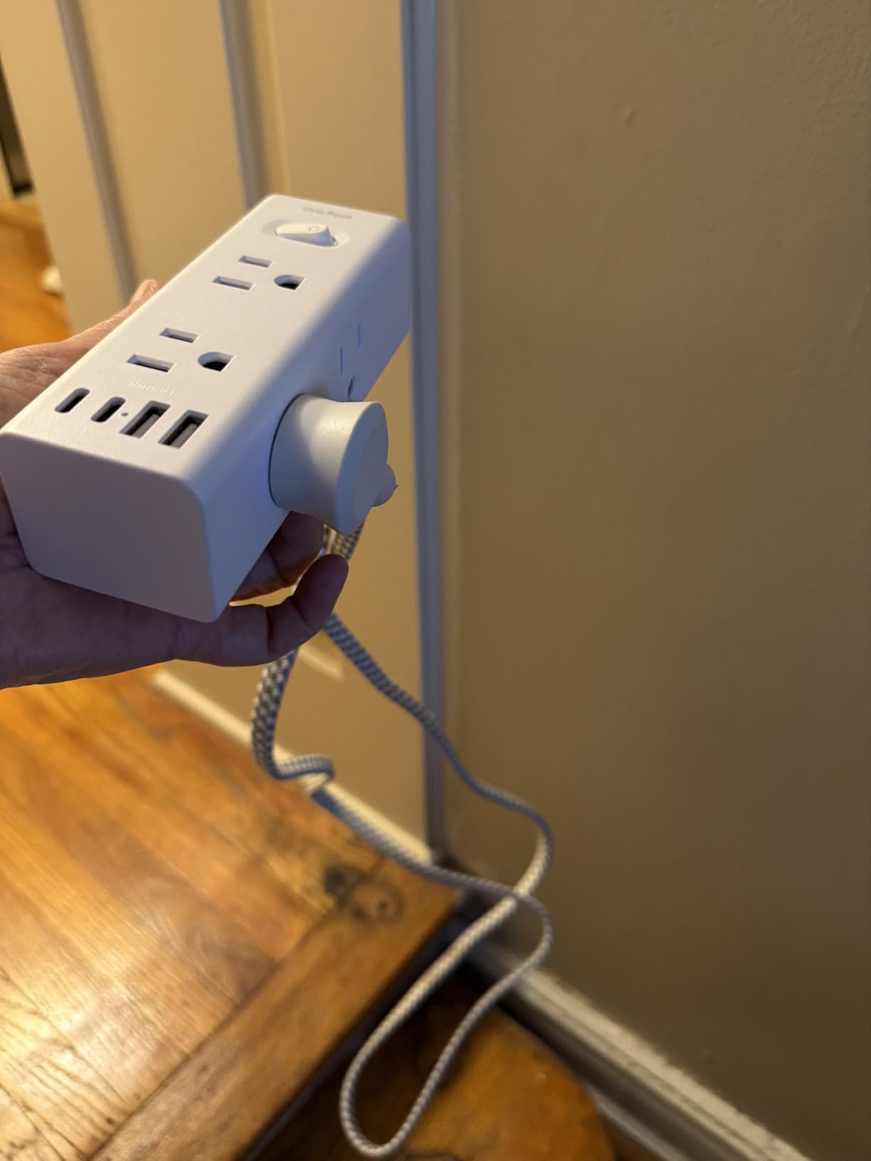 One Beat Surge Protector Power Strip, 5 Ft Flat Plug Extension Cord, 900J | 6 Outlets 4 USB Ports(2 USB C), Wall Mount Outlet Extender Small Power Strip for Travel Home Office College Dorm Room Station customer photo 1