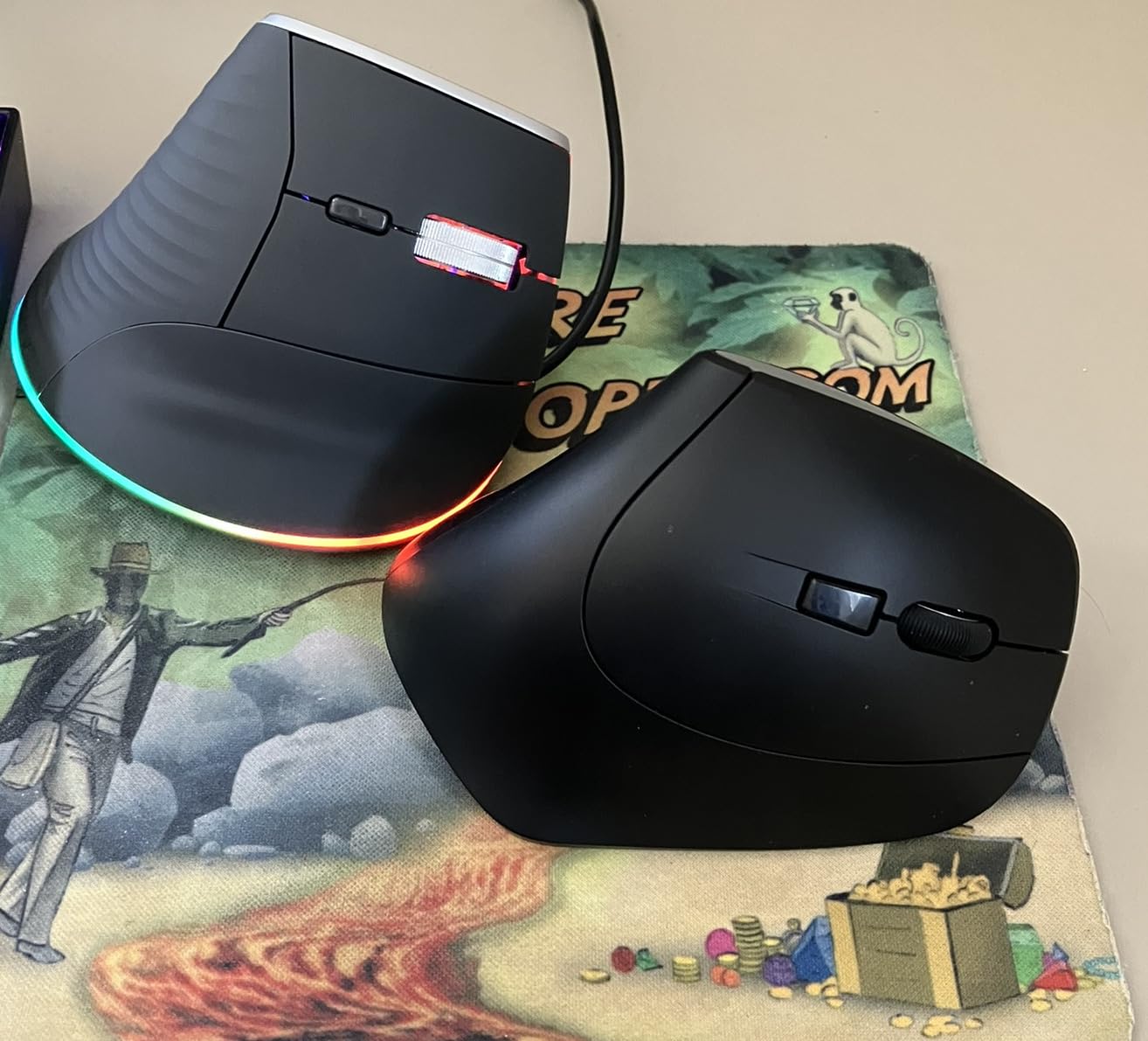 Nulea Ergonomic Vertical Mouse Wired with 11 RGB Backlight and 6 Buttons customer photo 1