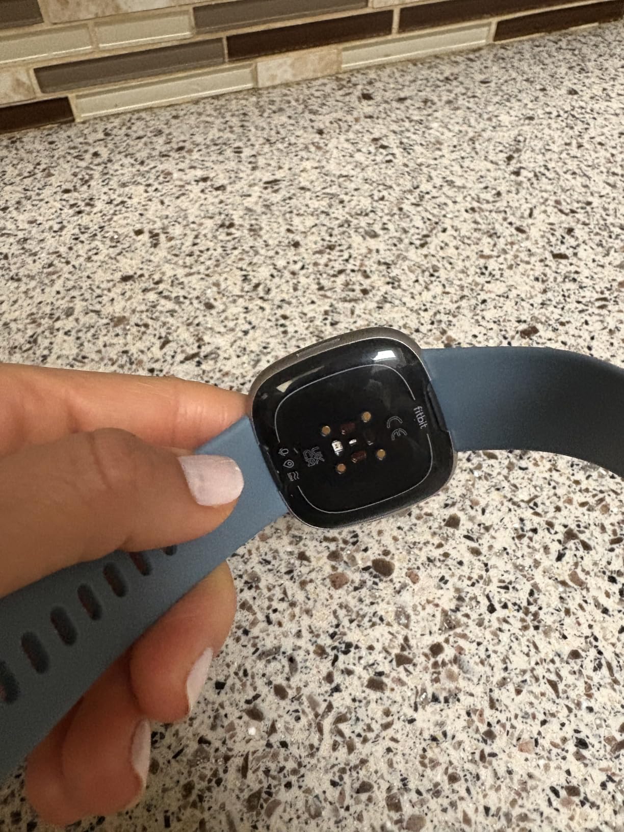 Fitbit Versa 4 Health & Fitness Smartwatch with GPS, 24/7 Heart Rate, Sleep Tracking, Workout Modes, Built-in Alexa, Water Resistant, 6+ Day Battery Life - Black customer photo 1