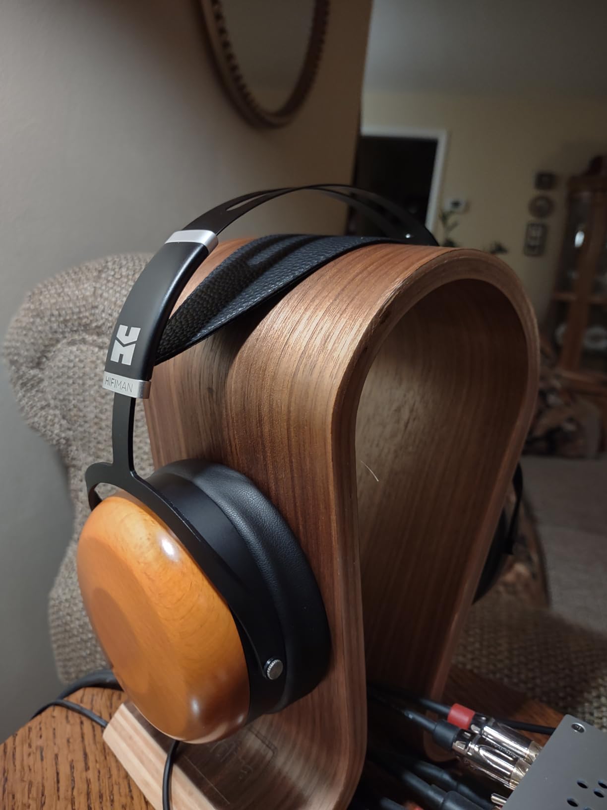 HIFIMAN SUNDARA Closed-Back Over-Ear Planar Magnetic Wired Hi-Fi Headphones with Stealth Magnet Design, Detachable Cable, Wood Ear Cups for Home, Studio, Recording customer photo 2