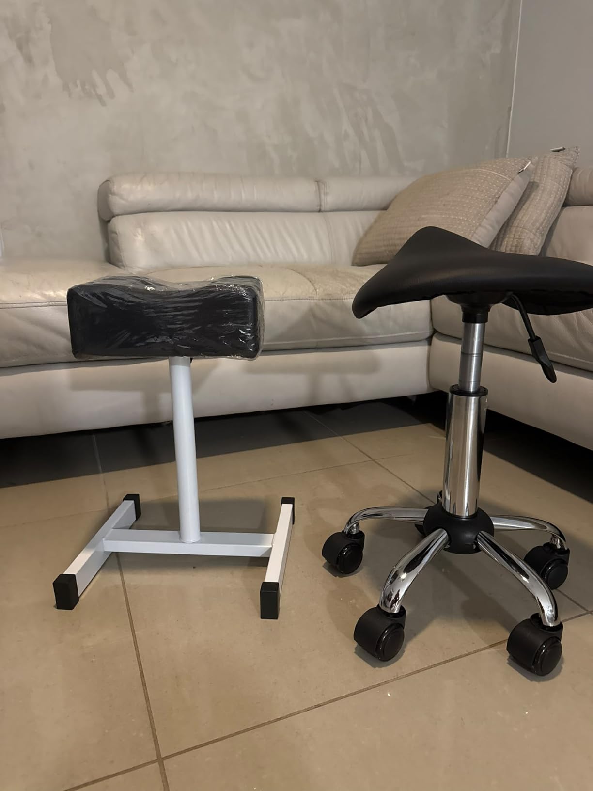 Saddle Rolling Stool with Wheels PU Leather Height Adjustable Swivel Stool Chair Black customer photo 1