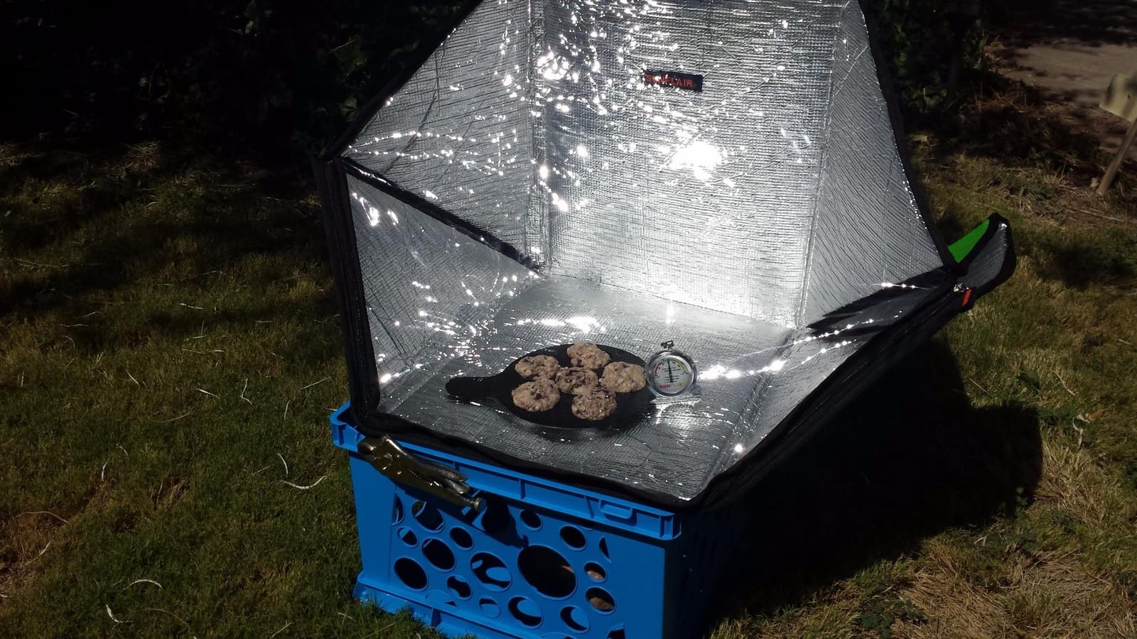 Sunflair Portable Solar Oven Deluxe (Camo) with Complete Cookware, Dehydrating Racks, and Thermometer customer photo 1