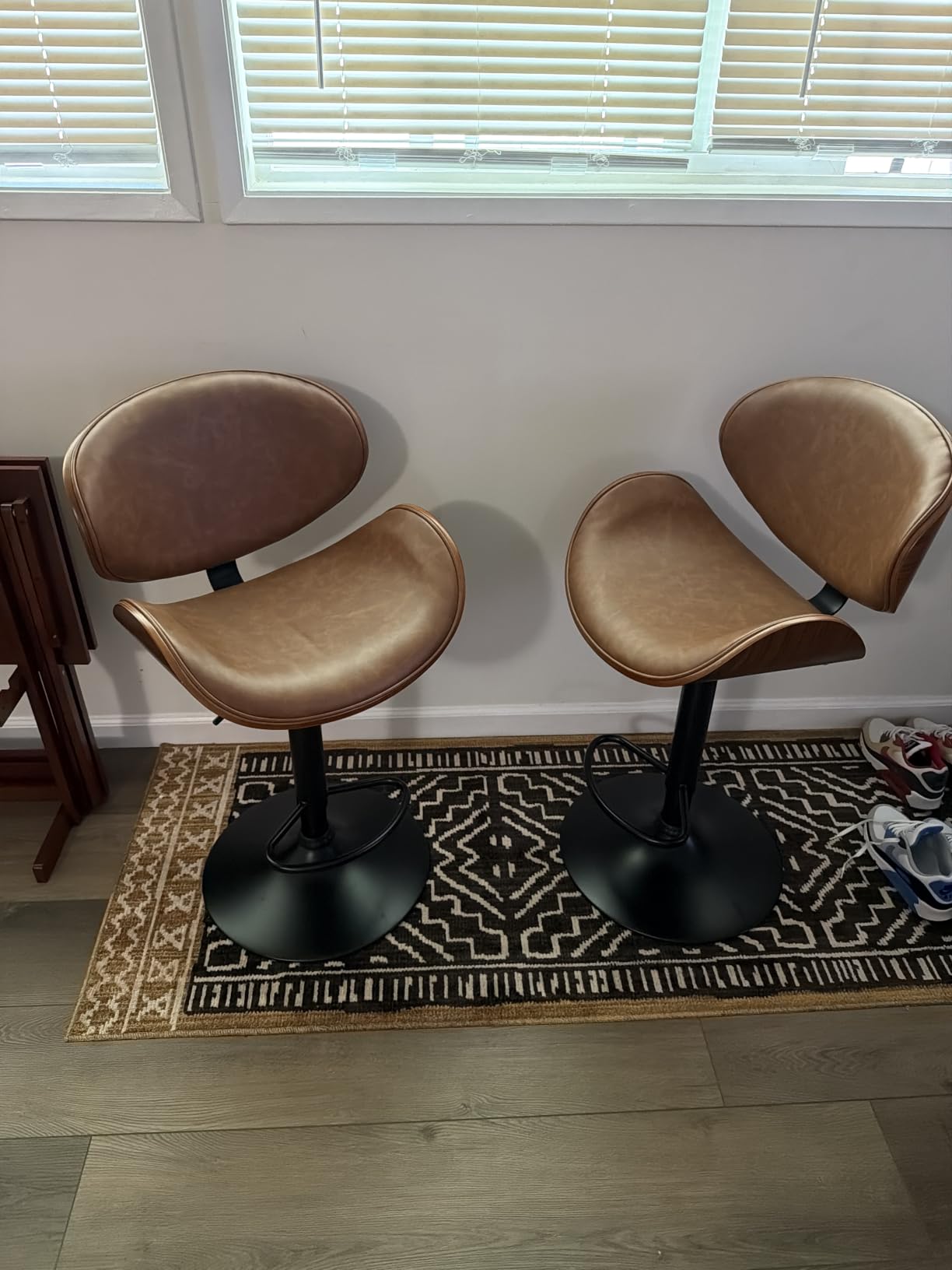 YaFiti Swivel Bar Stools Set of 2, Bar Stools for Kitchen Counter, Black customer photo 2