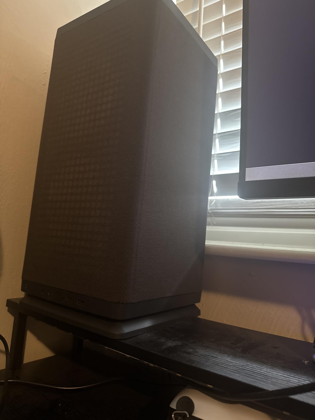Fractal Design Mood Light Gray PC Case - Sleek Fabric Design, 180mm Top Fan, Conceals 325mm Graphics Card, m-ITX Motherboard Compatible, Easy Access Build, Efficient Cooling customer photo 1