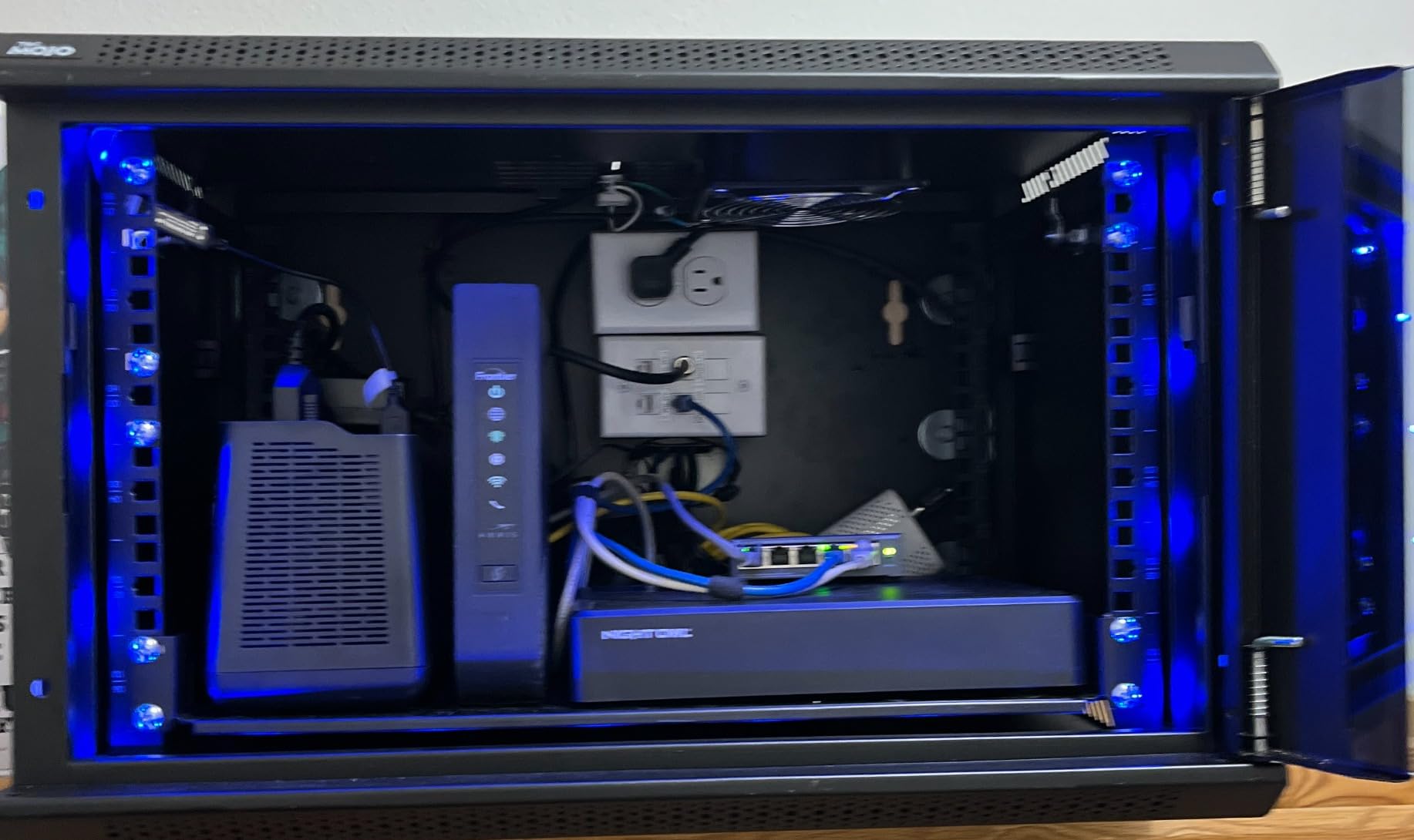Tecmojo 6U Wall Mount Server Cabinet IT Network Rack Enclosure Lockable Door and Side Panels Black, Cooling Fan, Standard Glass Door, 450mm Depth, for 19” IT Equipment, A/V Devices customer photo 1