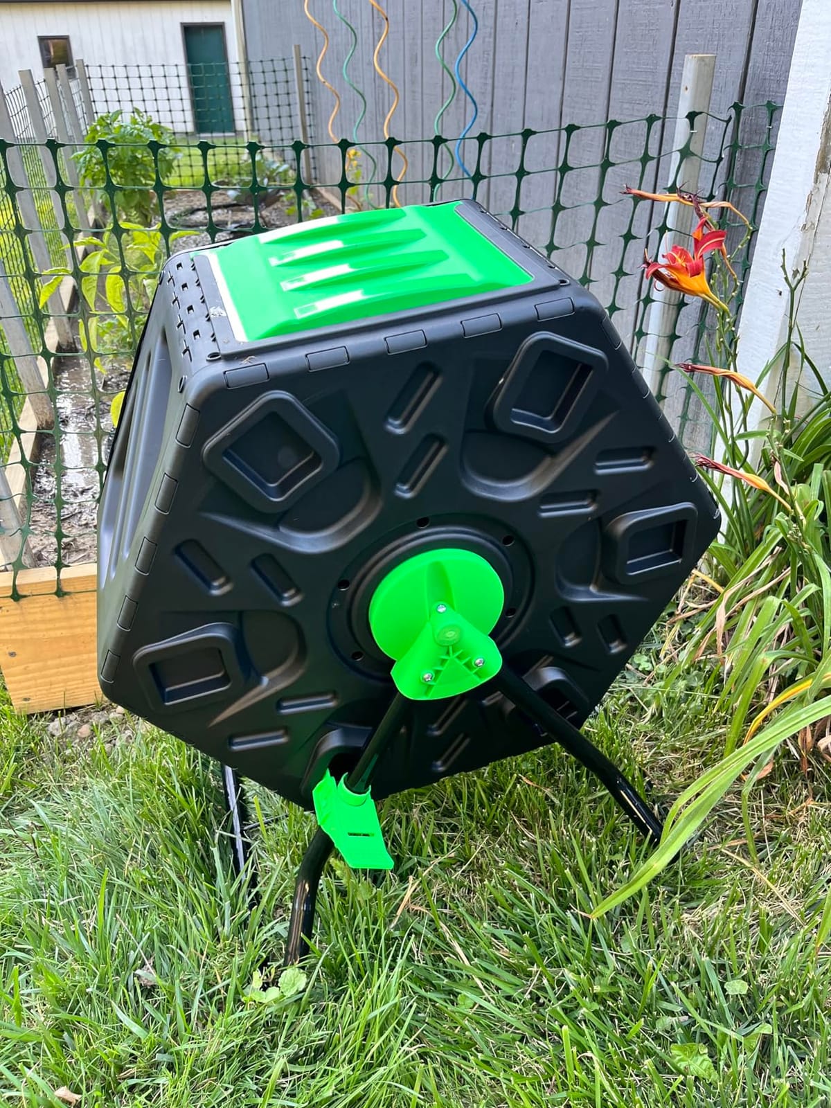 Nouva Outdoor Composting Bin, 18.5 Gallon Single Chamber Small Tumbling Composter,Steel Frame Heavy Duty Barrel for Kitchen Garden Yard customer photo 2