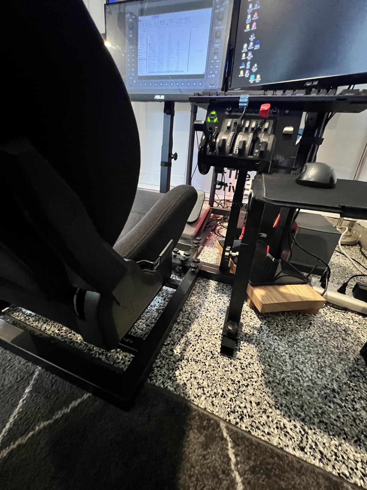 Marada Universal Flight Simulation Cockpit with Racing Seat Wheel Stand customer photo 1