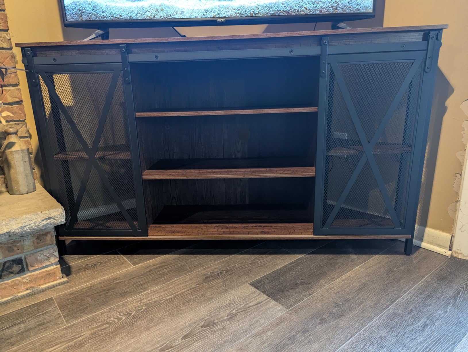 HOMISSUE Corner TV Stand for 55 Inch TV, Rustic Corner Entertainment Center with Storage, Industrial Media Console Table with Sliding Barn Door, Entertainment Center for Living Room, Brown customer photo 2