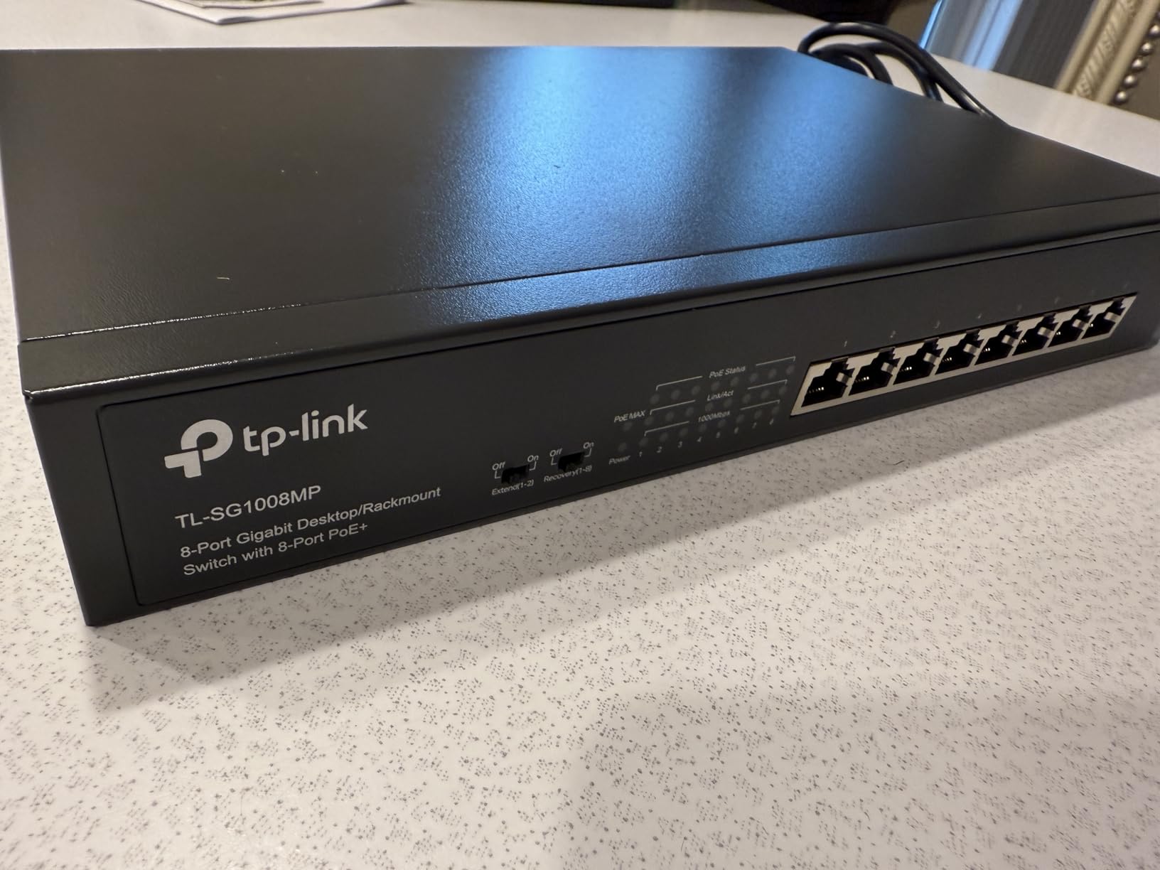 TP-Link TL-SG105MPE, Easy Smart Managed 4 PoE+ Ports 1 Gigabit Uplink customer photo 1