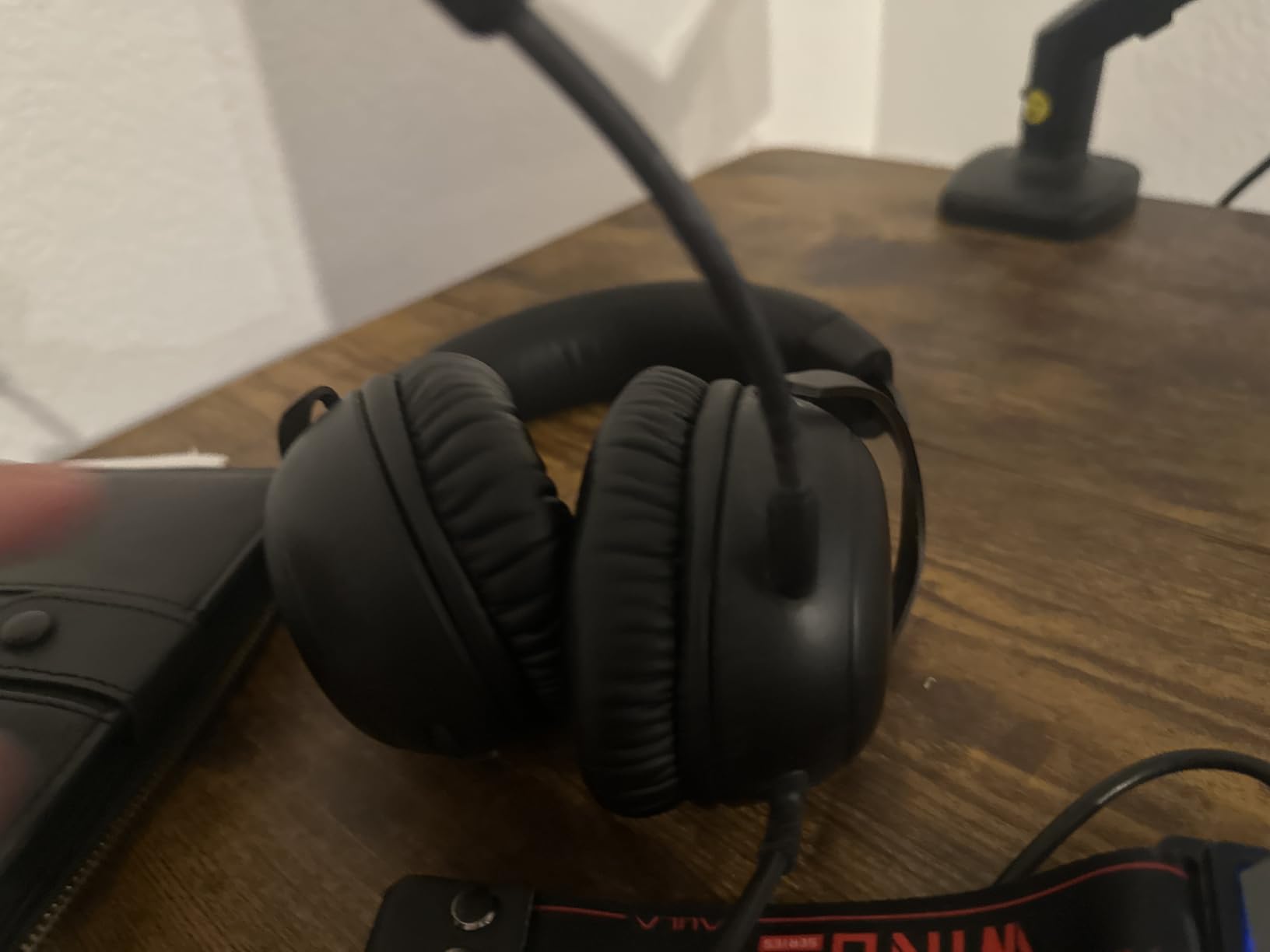 HyperX Cloud III – Wired Gaming Headset, PC, PS5, Xbox Series X|S, Angled 53mm Drivers, Spatial Audio, Memory Foam, Durable Frame, Ultra-Clear 10mm Mic, USB-C, USB-A, 3.5mm – Black customer photo 1