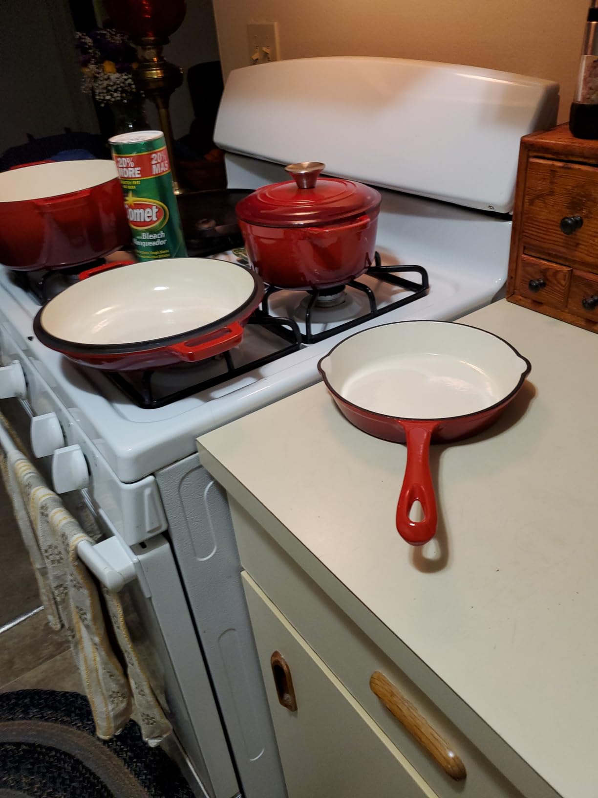Hamilton Beach Enameled Cast Iron Fry Pan 12-Inch, Cream Enamel coating, Skillet Pan For Stove top and Oven, Even Heat Distribution, Safe Up to 400 Degrees, Durable customer photo 2