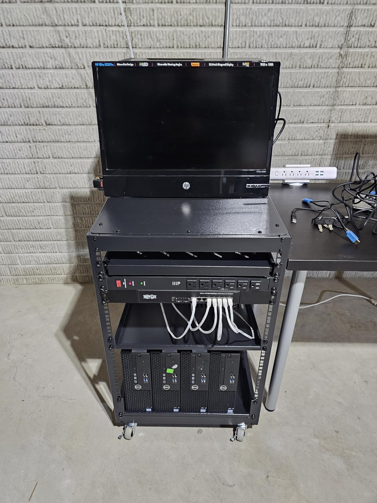 VEVOR 12U Open Frame Server Rack, 23-40 in Adjustable Depth, Free Standing or Wall Mount Network Server Rack, 4 Post AV Rack with Casters, Holds All Your Networking IT Equipment AV Gear Router Modem customer photo 1