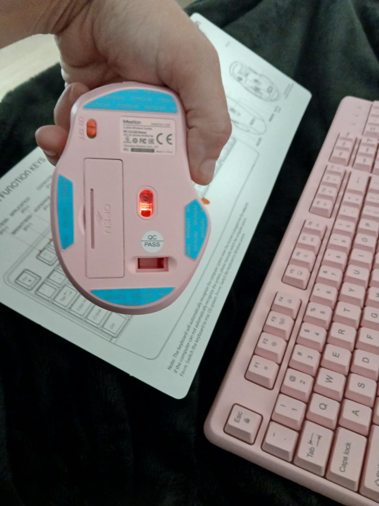 MEETION Wireless Keyboard and Mouse Combo, Full-Size with Wrist Rest, Pink customer photo 1