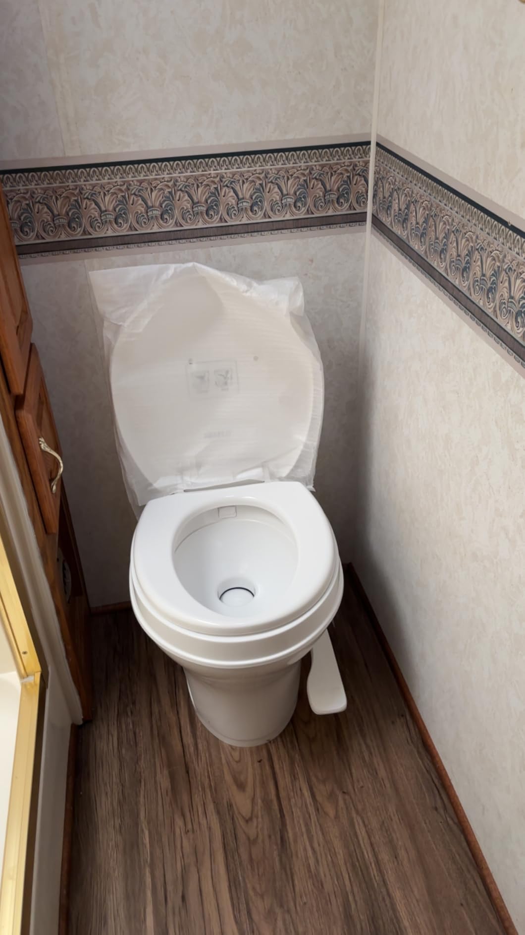 SEAFLO RV Toilet – 18.4