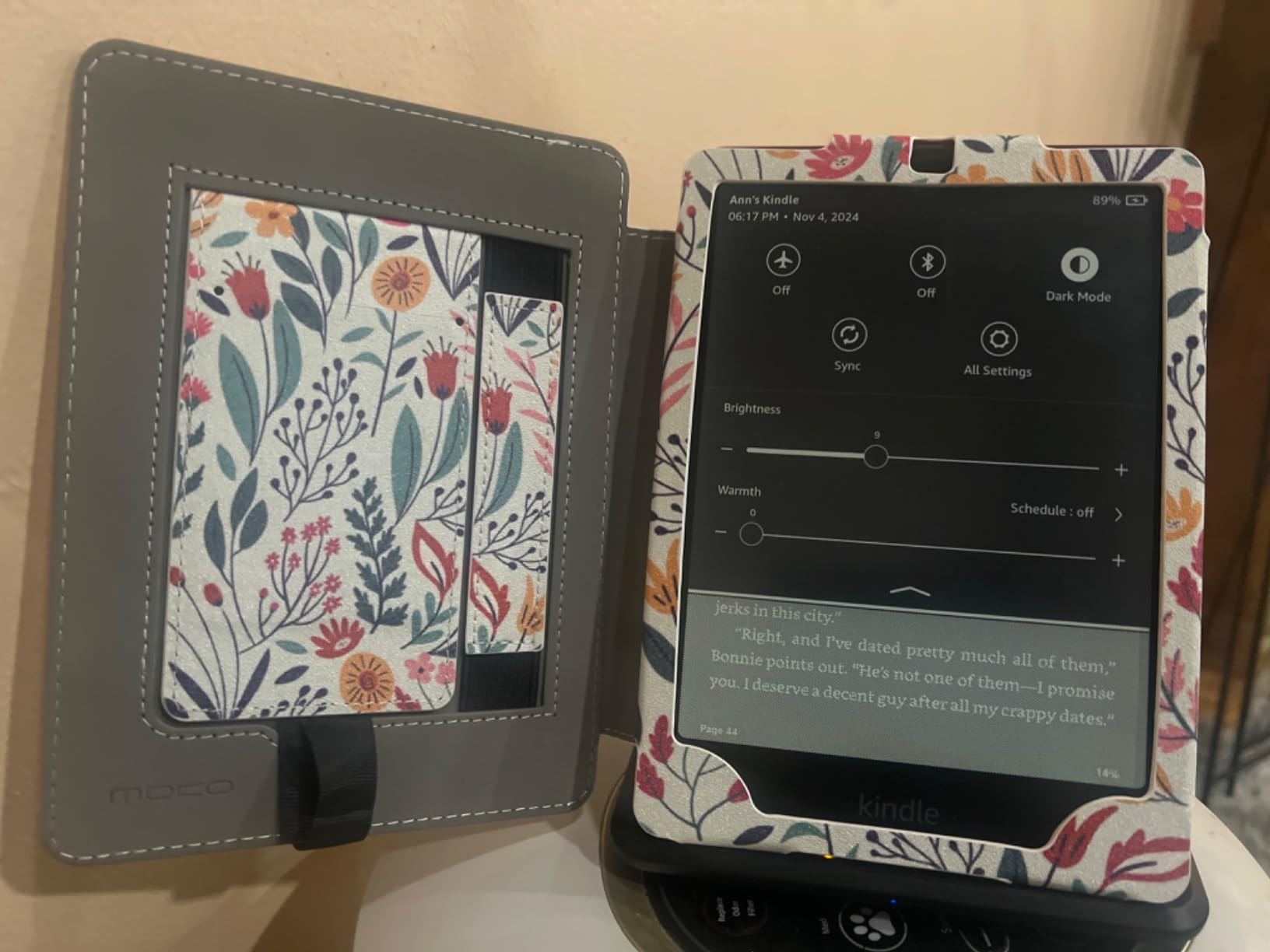 Amazon Kindle Paperwhite Signature Edition 32GB (newest model) – 20% faster with auto-adjusting front light, wireless charging, and weeks of battery life – Metallic Jade customer photo 2