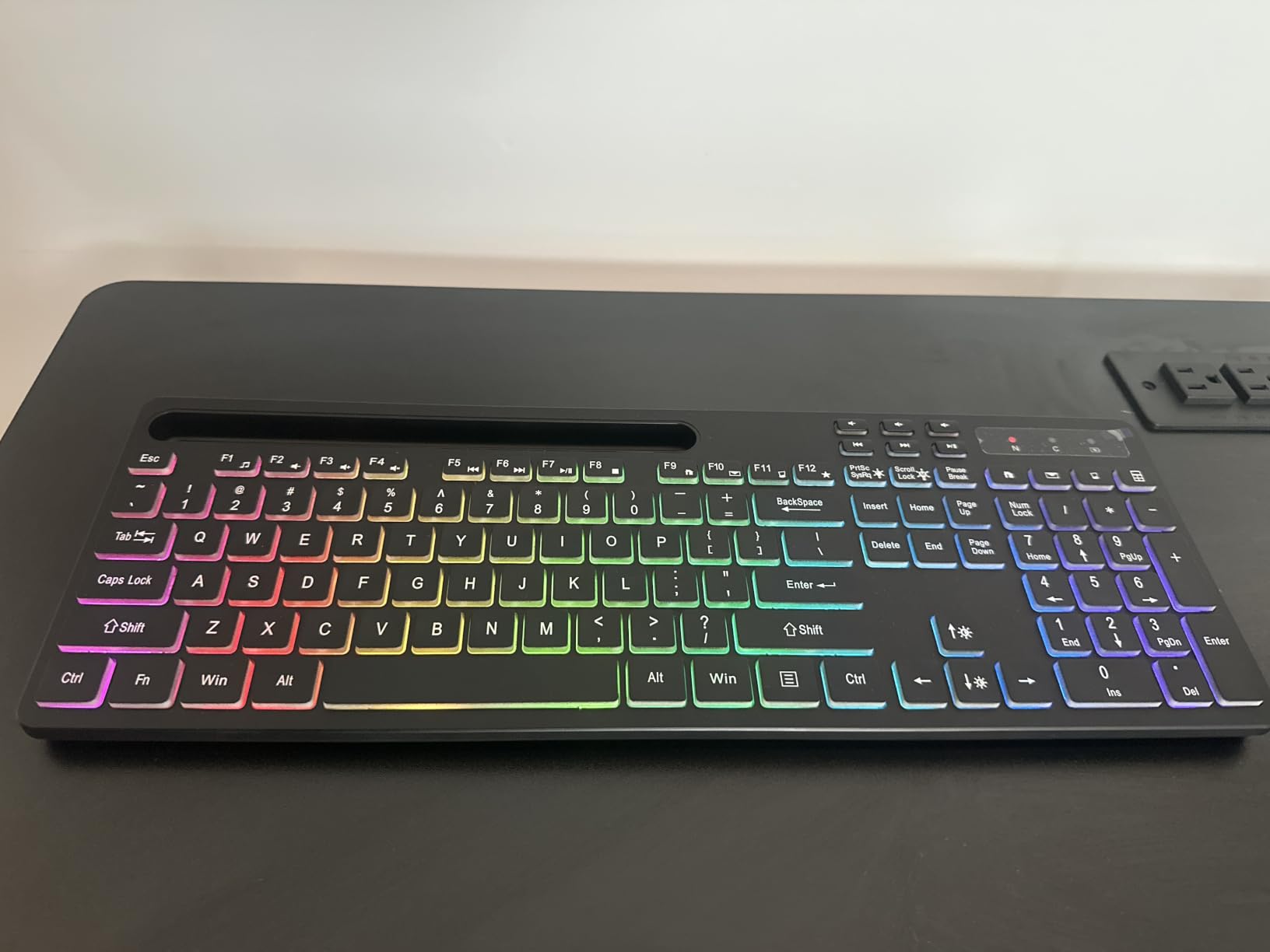 Soueto Wireless Keyboard with RGB Backlit, Phone Holder for Mac/PC, Black customer photo 1