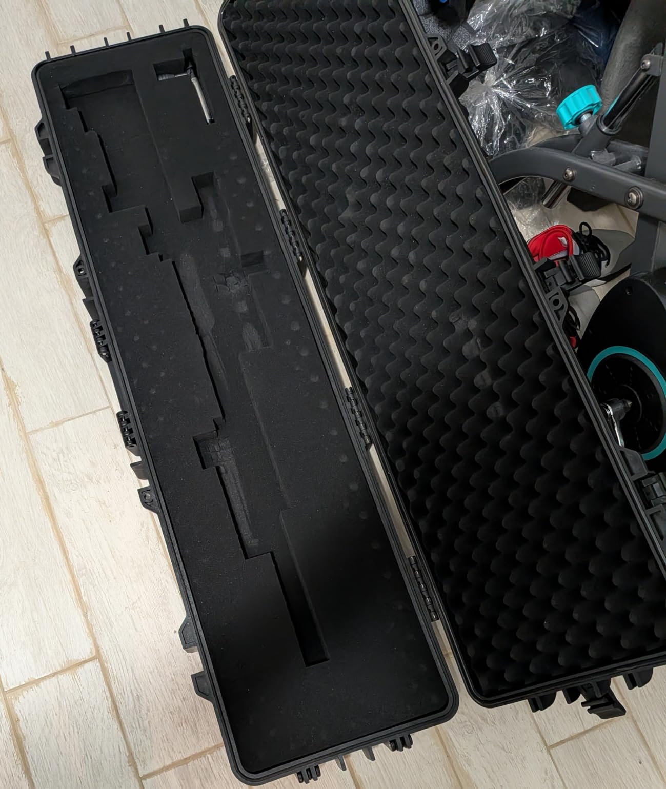 VEVOR Rifle Case, Rifle Hard Case with 4 Layers Fully-protective Foams, Lockable Hard Gun Case with Wheels, IP67 Waterproof & Crushproof, for Rifles or Shotguns customer photo 2