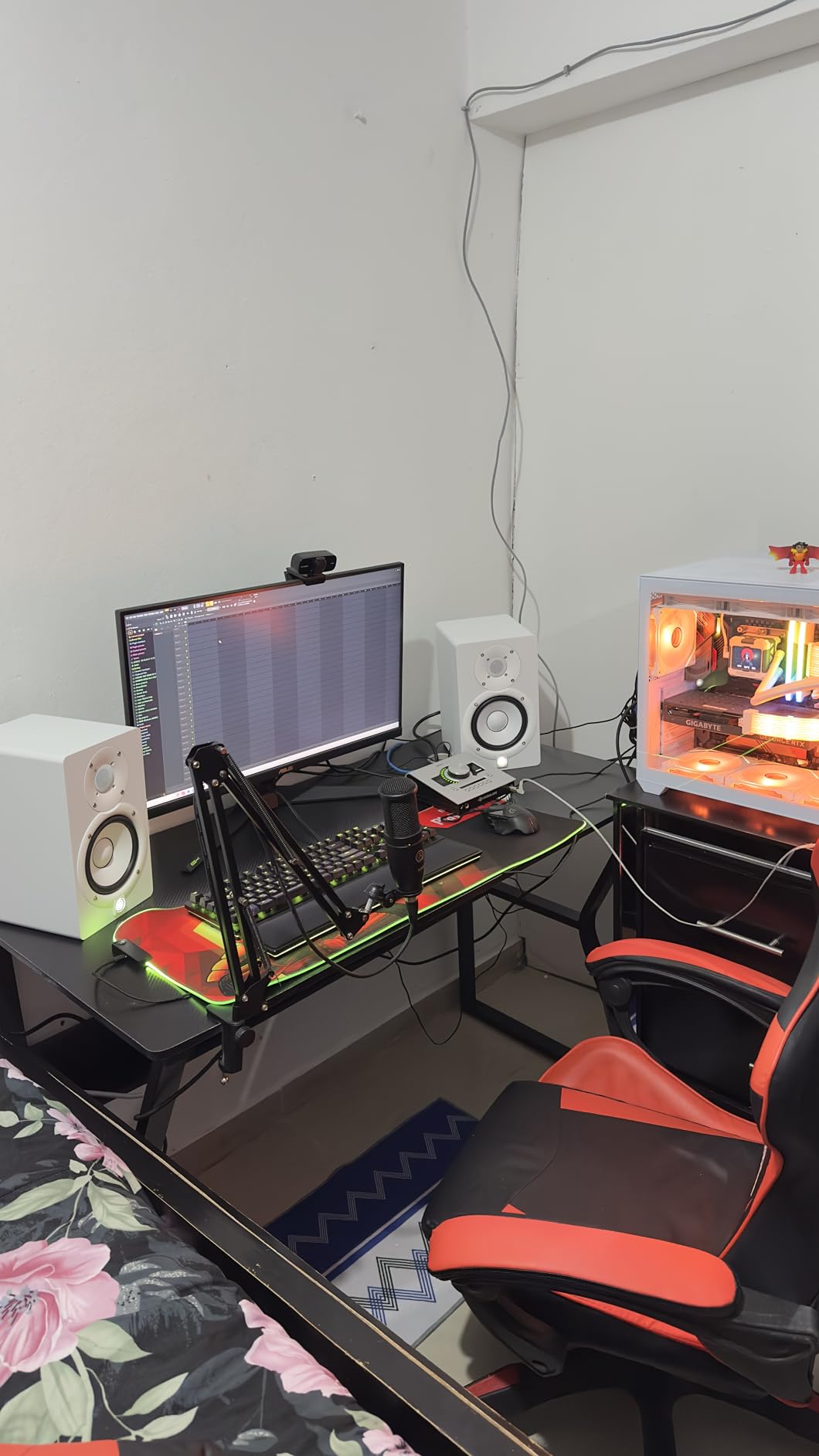 Yamaha HS4 Powered Studio Monitor in Black, Pair (HS4 B) customer photo 2