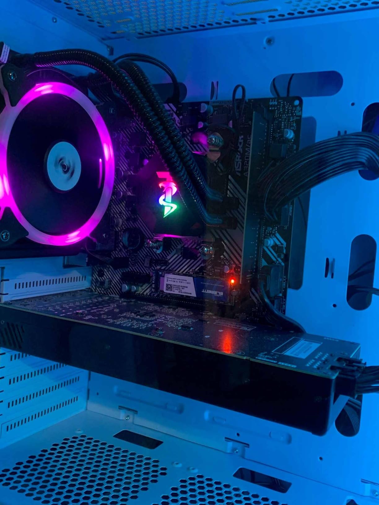 VIPRTECH Ghost 3.0 GamingPC, Ryzen 7, RTX 4060 8GB, 16GB/1TB SSD Onyx Black customer photo 1