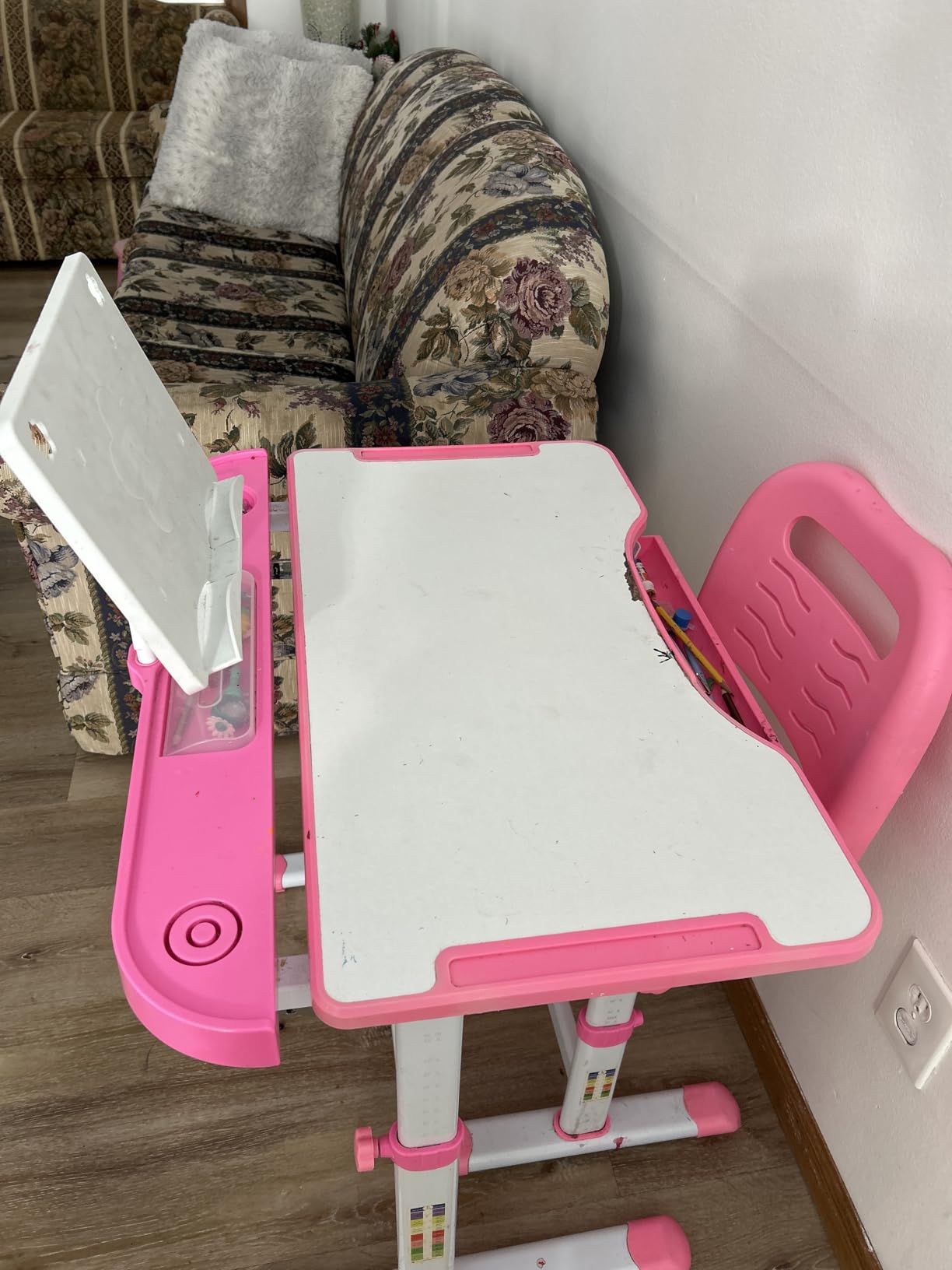 Diroan Kids Desk and Chair Set with LED Light, Height-Adjustable for Age 7+ customer photo 2