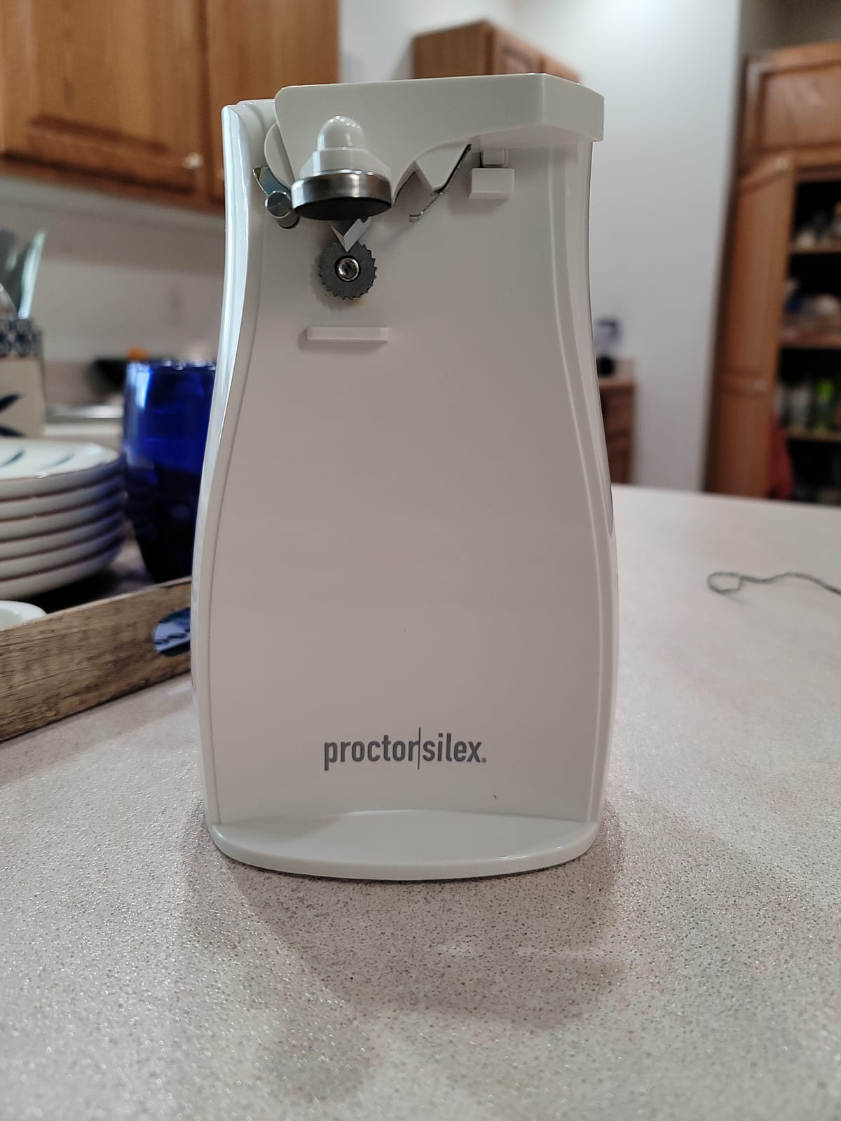 Proctor Silex Power Electric Automatic Can Opener for Kitchen with Knife Sharpener, Twist-off Easy-Clean Lever, Cord Storage, Red (75226) customer photo 1