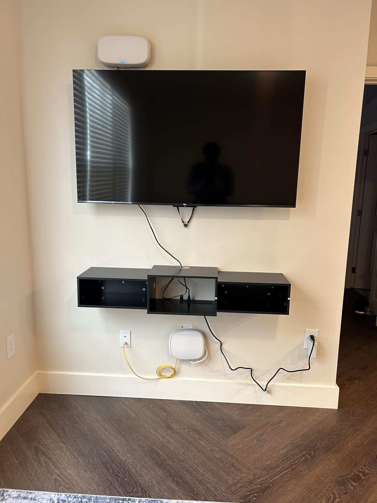 IBUYKE Floating TV Stand Wall Mounted with Power Outlet,Modern Wood Wall Mounted Media Console Shelf,Floating Entertainment Center for Under TV Storage for Living Room Bedroom Office,Black WST001B- customer photo 2