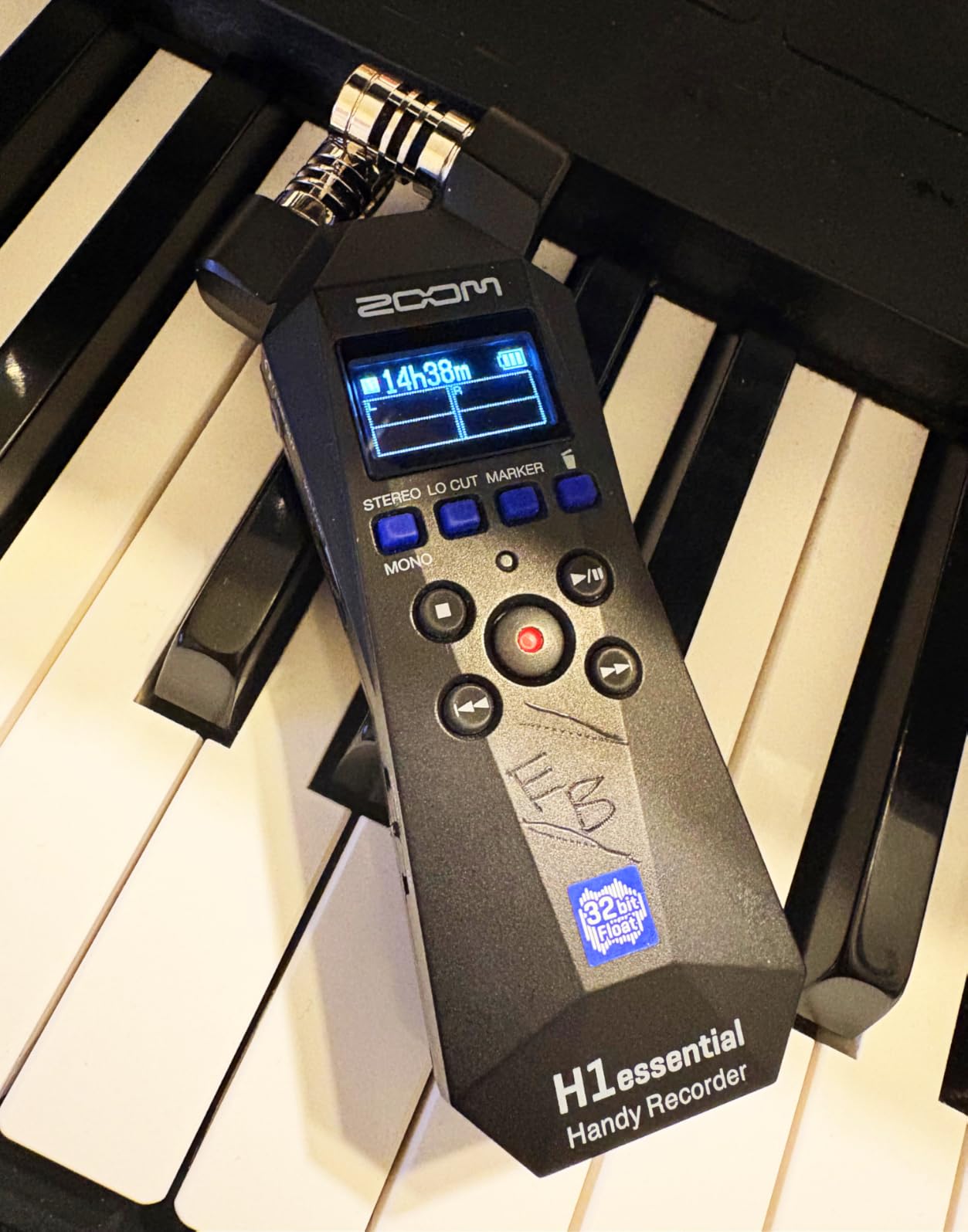 Zoom H1 Essential Recorder for Musicians, Podcasters & Content Creators customer photo 1