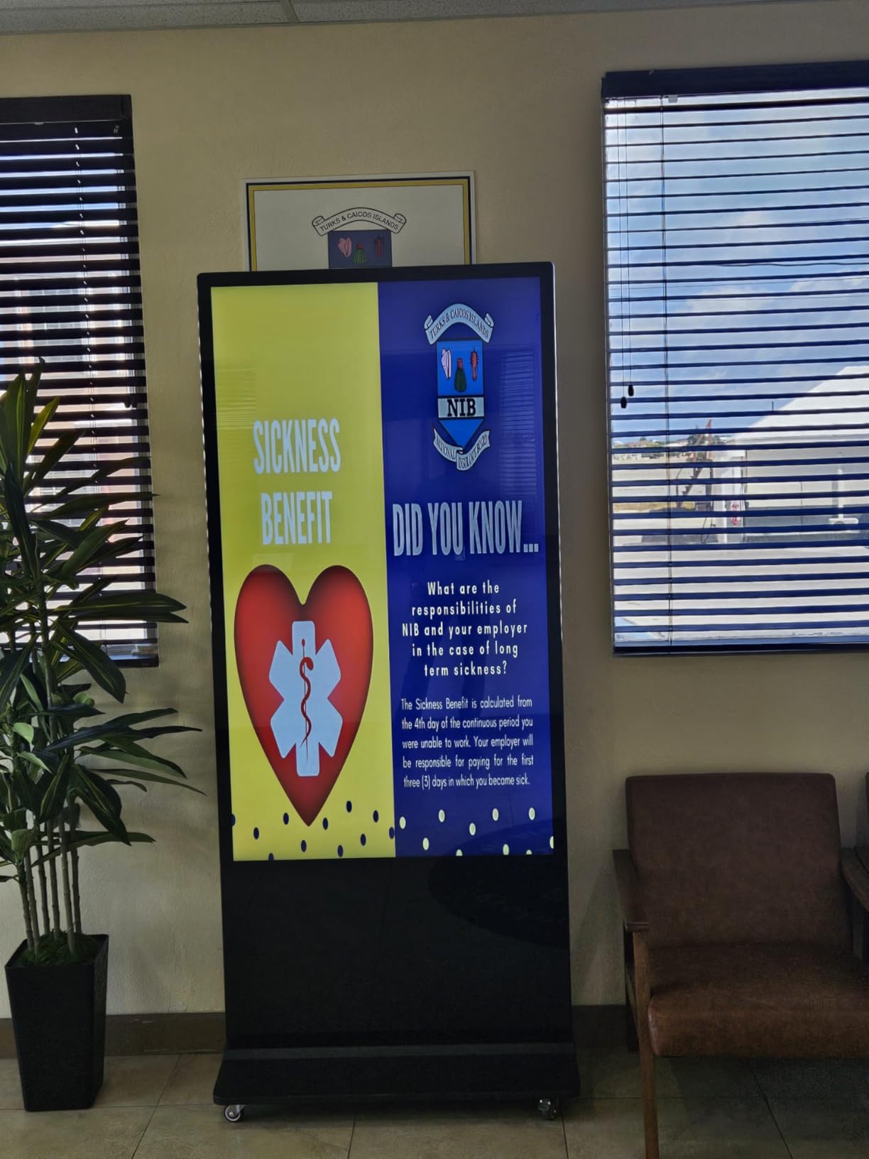 MWE 65 Inch 4K Digital Signage Display Kiosk, Indoor Floor Standing Advertising Display Poster, LCD Commercial Display with Auto Media Player, Android System, HDMI/USB/WiFi customer photo 1