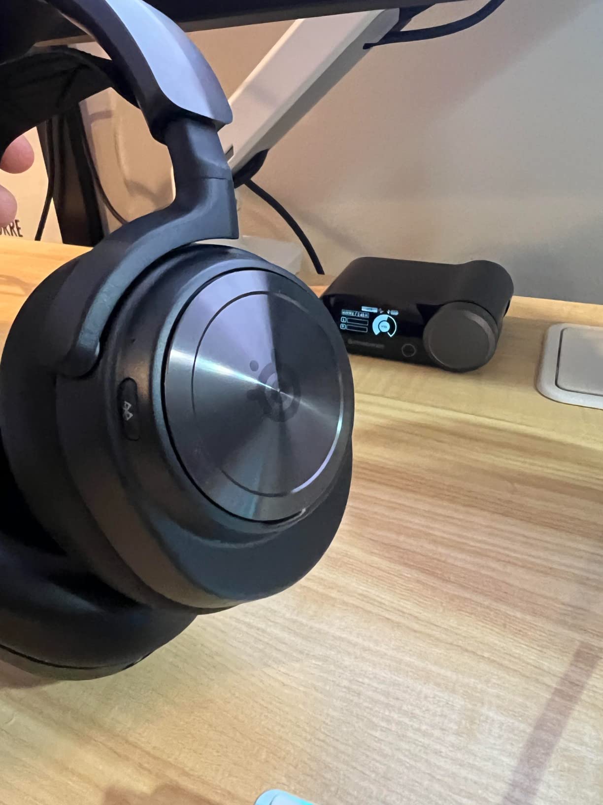 SteelSeries Arctis Nova Pro Wireless Xbox Multi-System Gaming Headset - Neodymium Magnetic Drivers - Active Noise Cancellation - Infinity Power System - Xbox, PC, PS5, PS4, Switch, Mobile - White customer photo 1