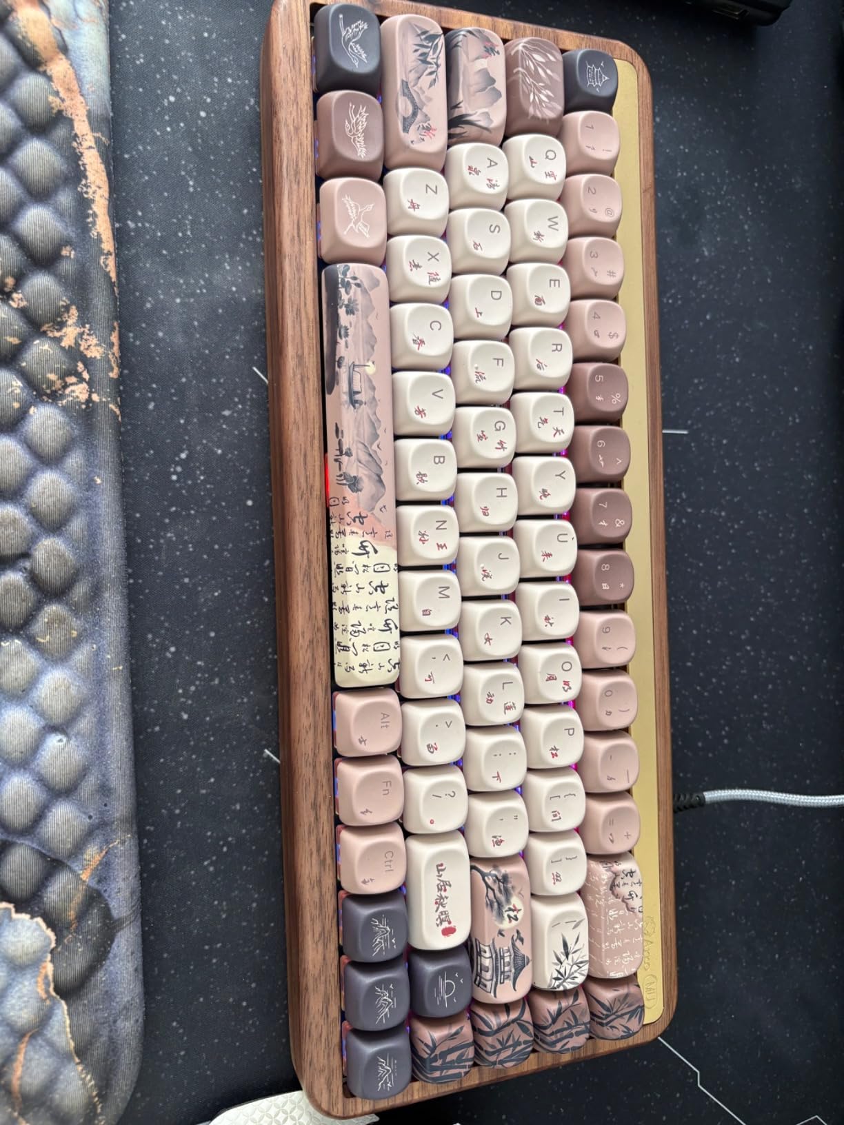 Akko Mechanical Gaming Keyboard with Walnut Wooden Case, MU01 Mountain Seclusion 65% 68-Key RGB 2.4G Wireless/Bluetooth/Wired Hot-swappable Keyboard with PBT Dye-Sub Keycaps for Mac & Win customer photo 1