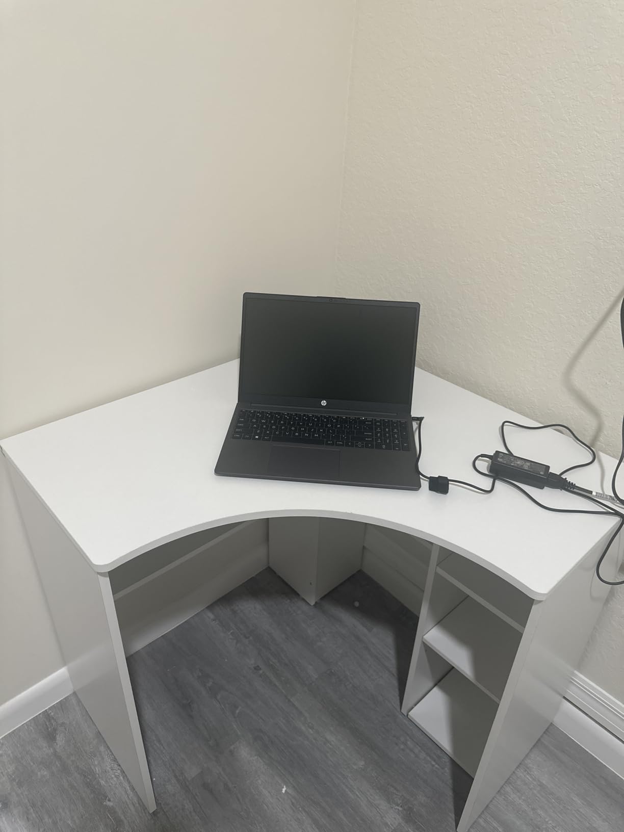 Tangkula Compact Corner Desk, Space Saving Study Table, White customer photo 1