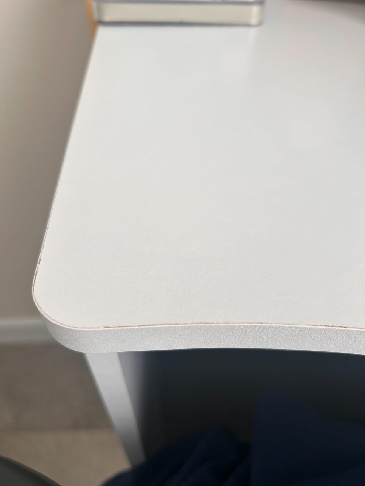 Tangkula Compact Corner Desk, Space Saving Study Table, White customer photo 2