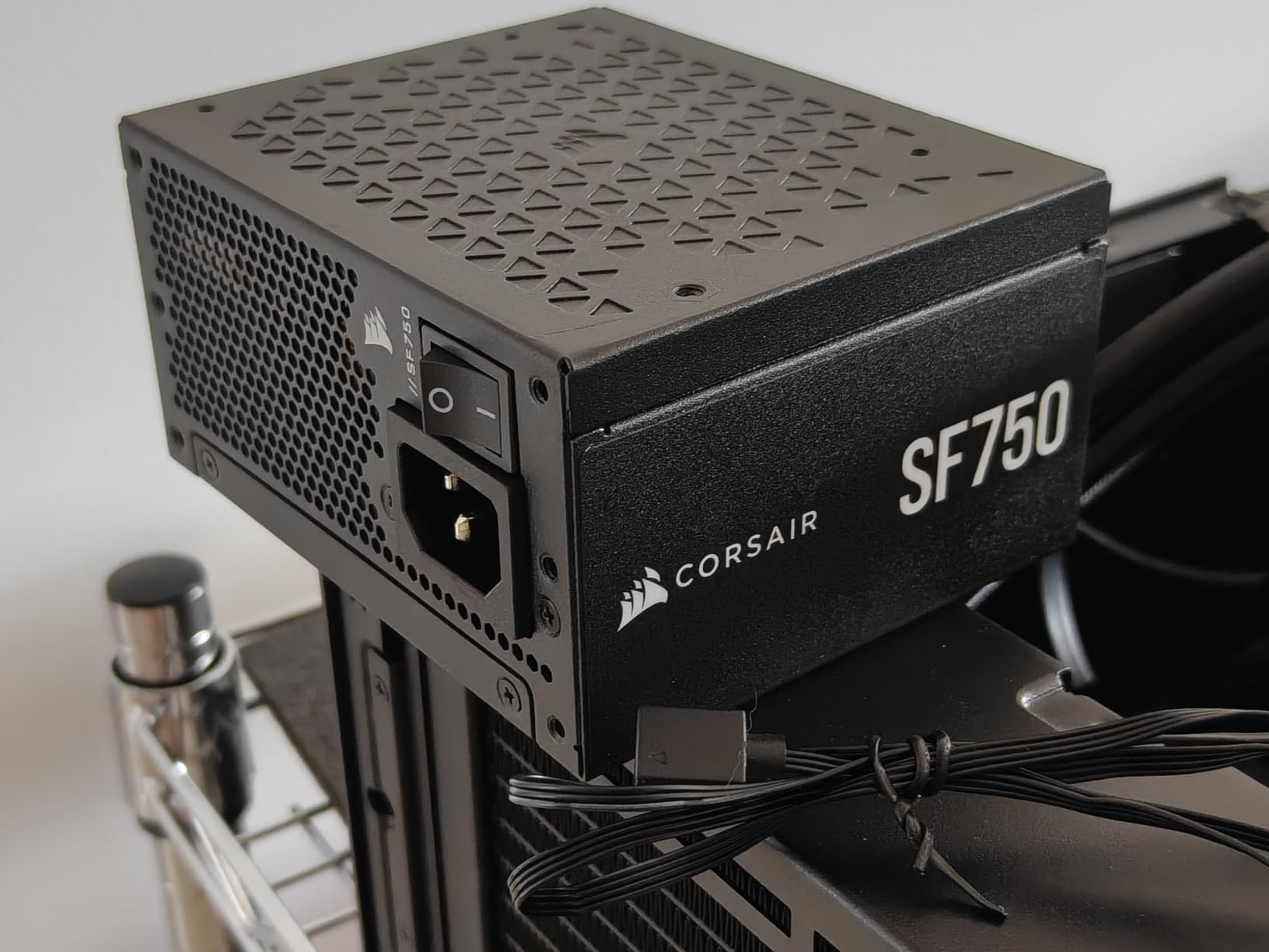 CORSAIR SF750 (2024) Fully Modular Low Noise ATX Power Supply – Black customer photo 1