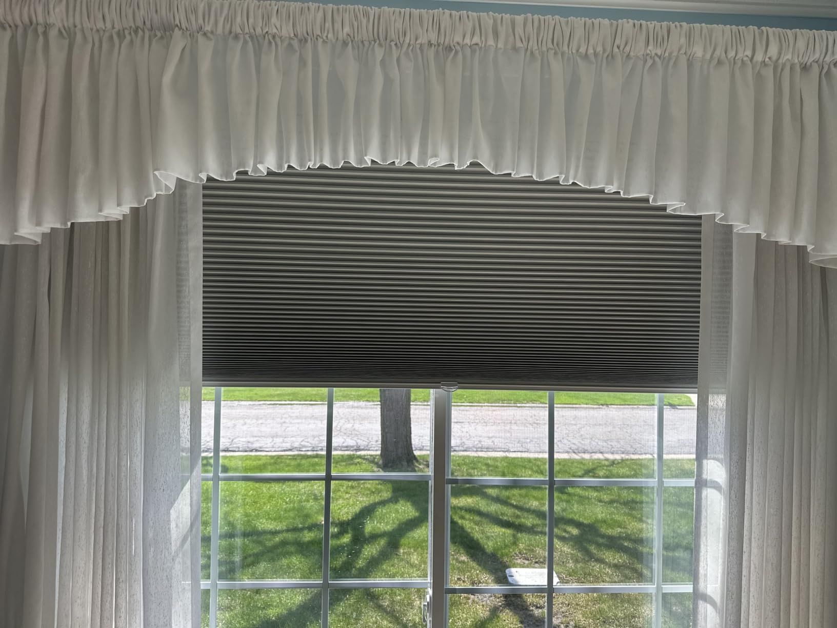 Changshade Cordless Cellular Shades, Motorized Blackout Room Darkening Black Out Honeycomb Blinds for Indoor Windows Bedroom, Pull Down Pleated Accordion Blind Easy Install, Custom Size, White customer photo 2