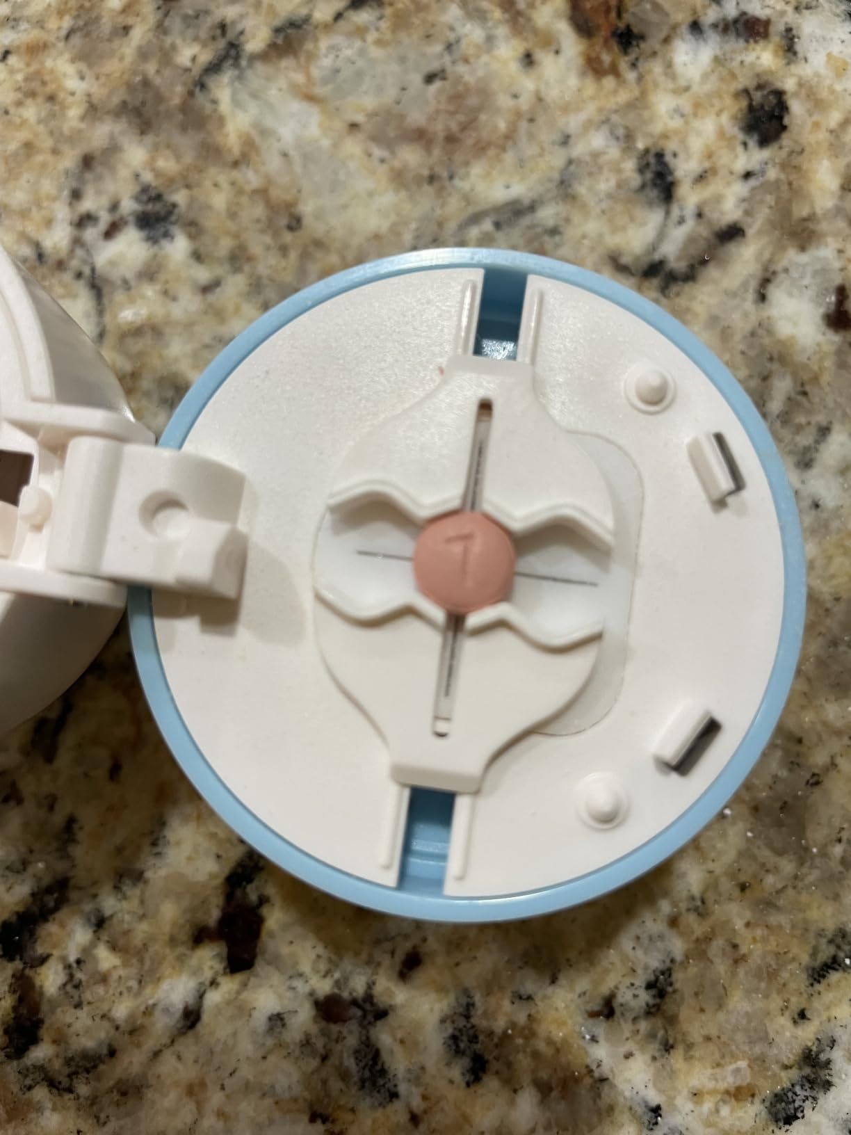 Pill Cutter 1/4 - Pill Splitter with Stainless Steel Blade for Cutting Small Pills or Large Pills in one Fourth, Suitable for Cuting Vitamins, Tablets (1-4 Blue) customer photo 1